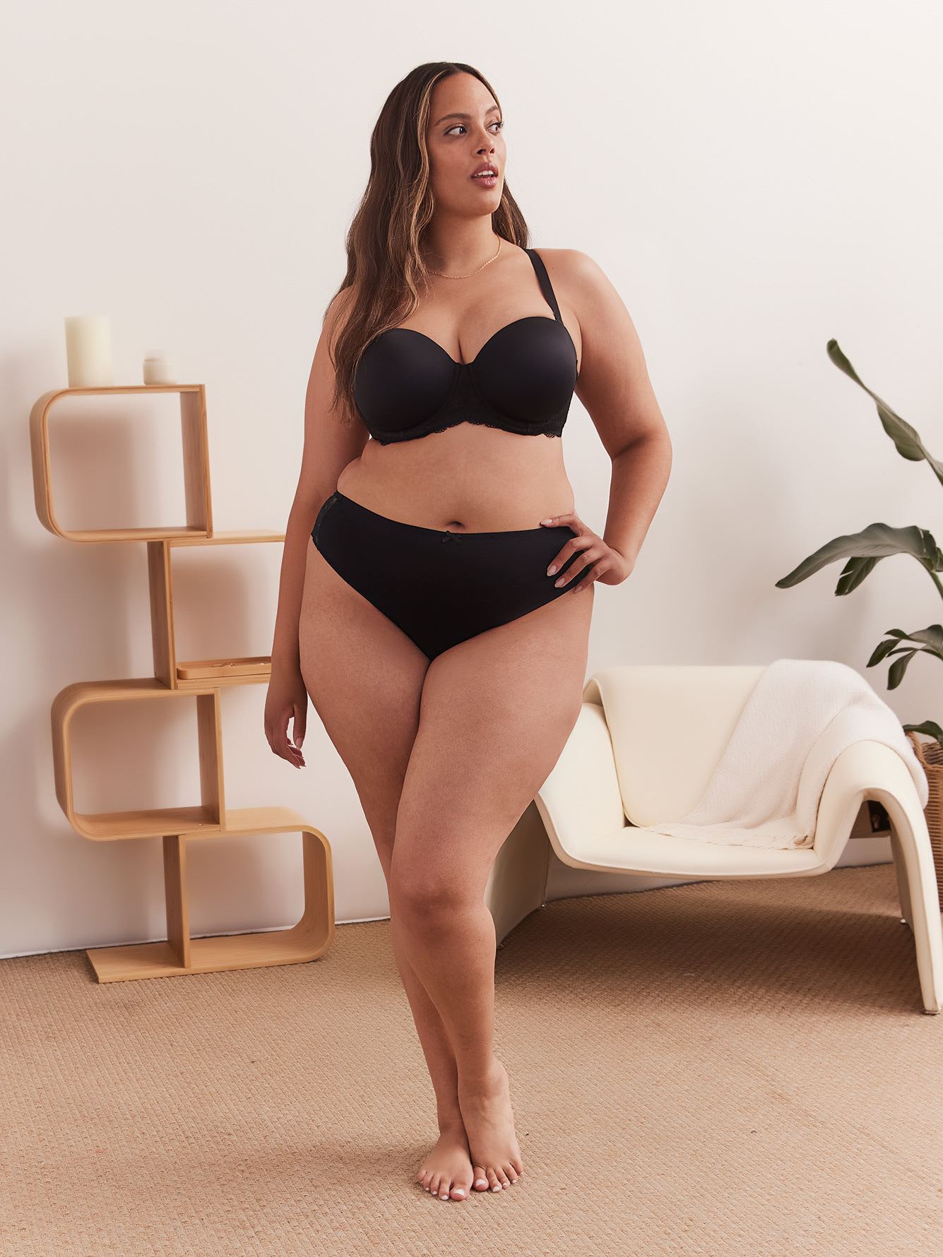 Black Microfibre Thong with Lace - Déesse Collection