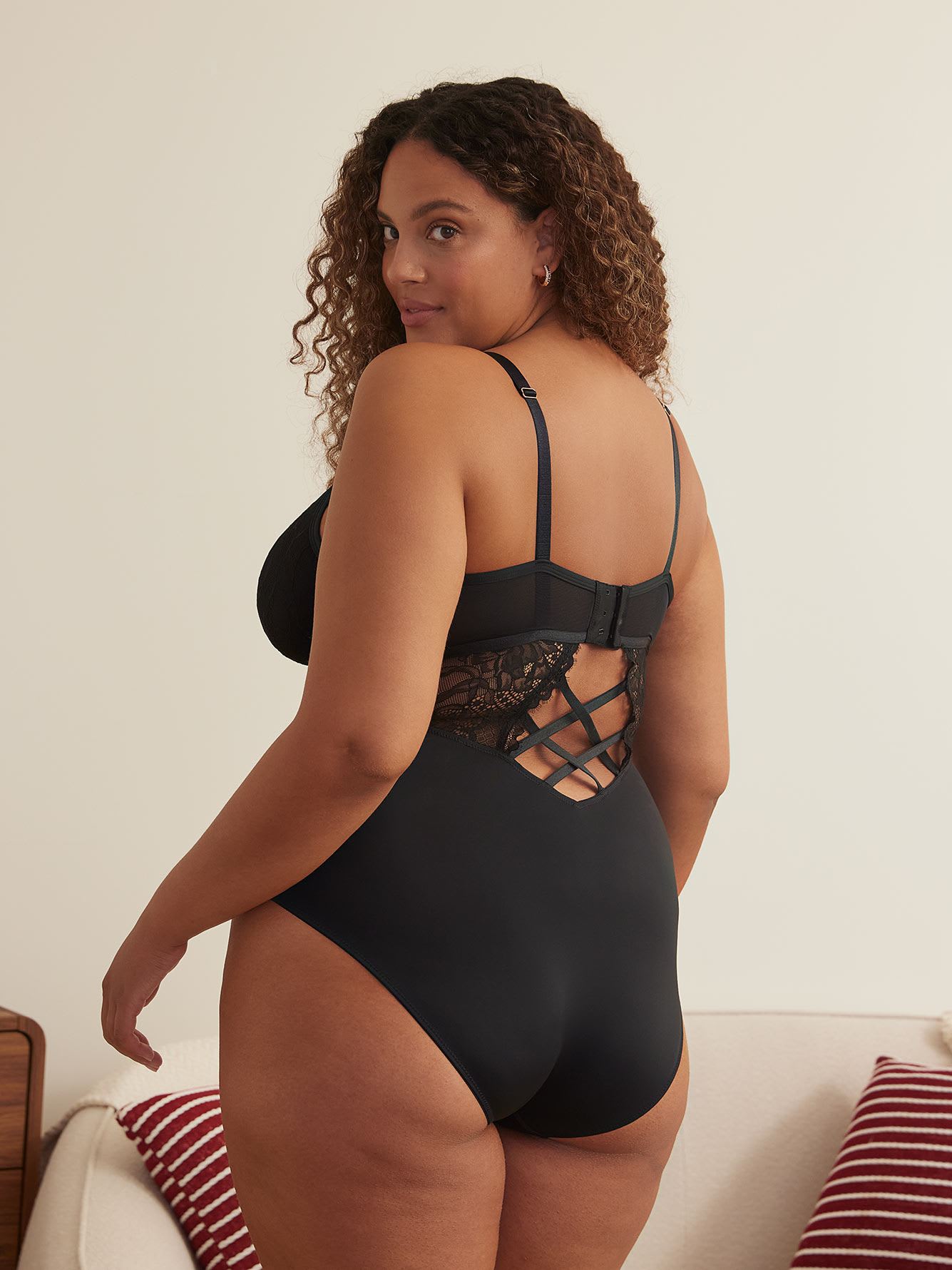 Sexy Underwire Lace Bodysuit - Déesse Collection