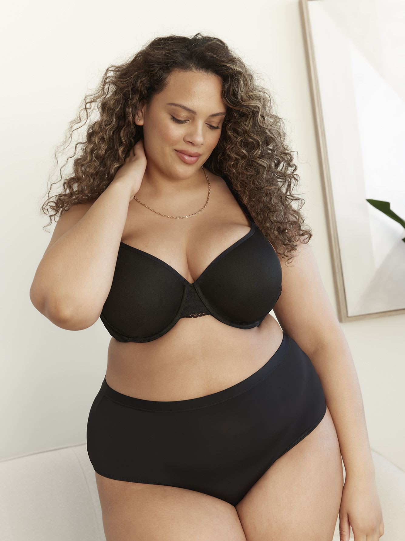Mesh Spacer Bra With Lace Details - Déesse Collection