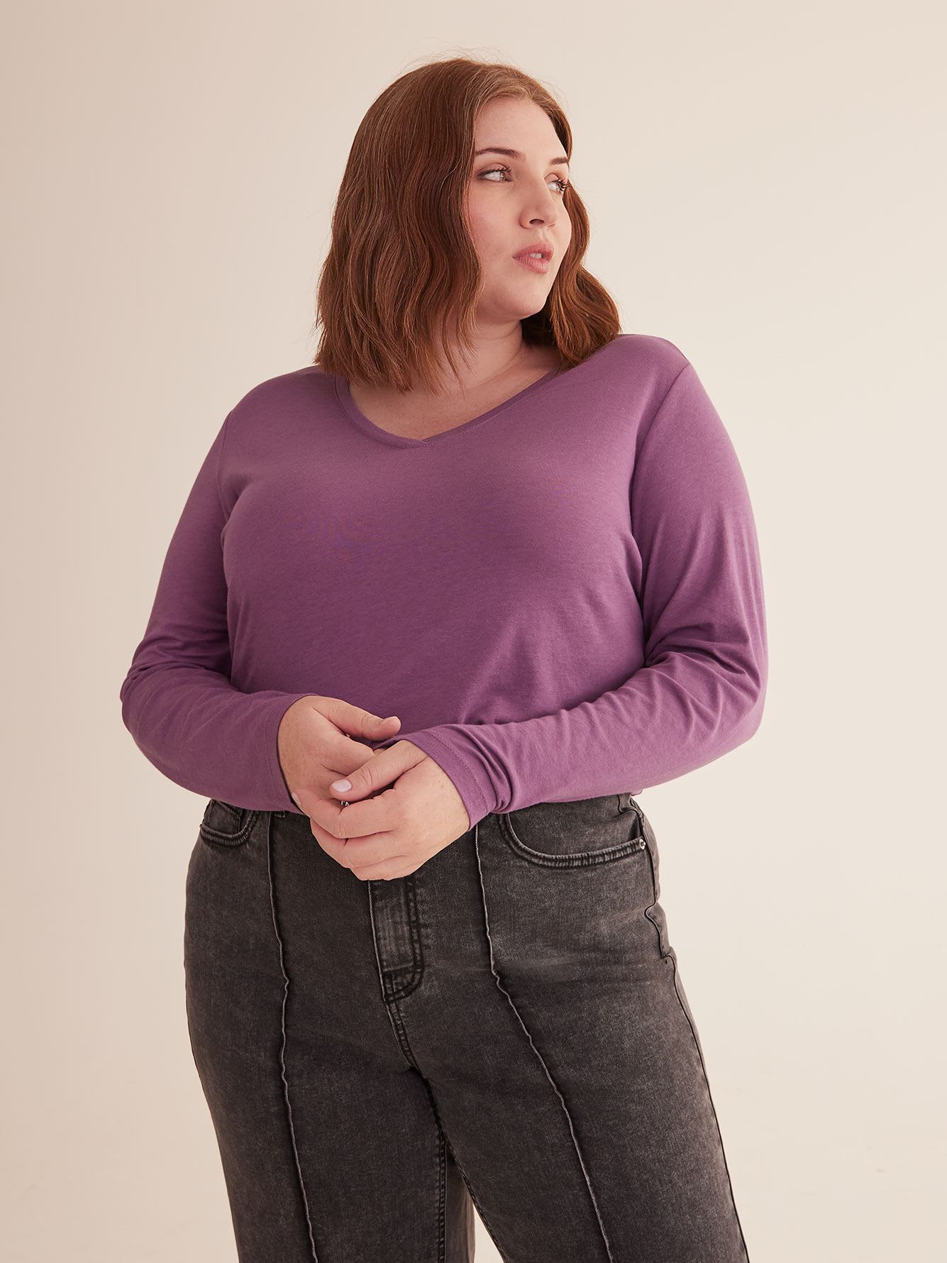 Girlfriend-Fit V-Neck Tunic T-Shirt - PENN. Essentials