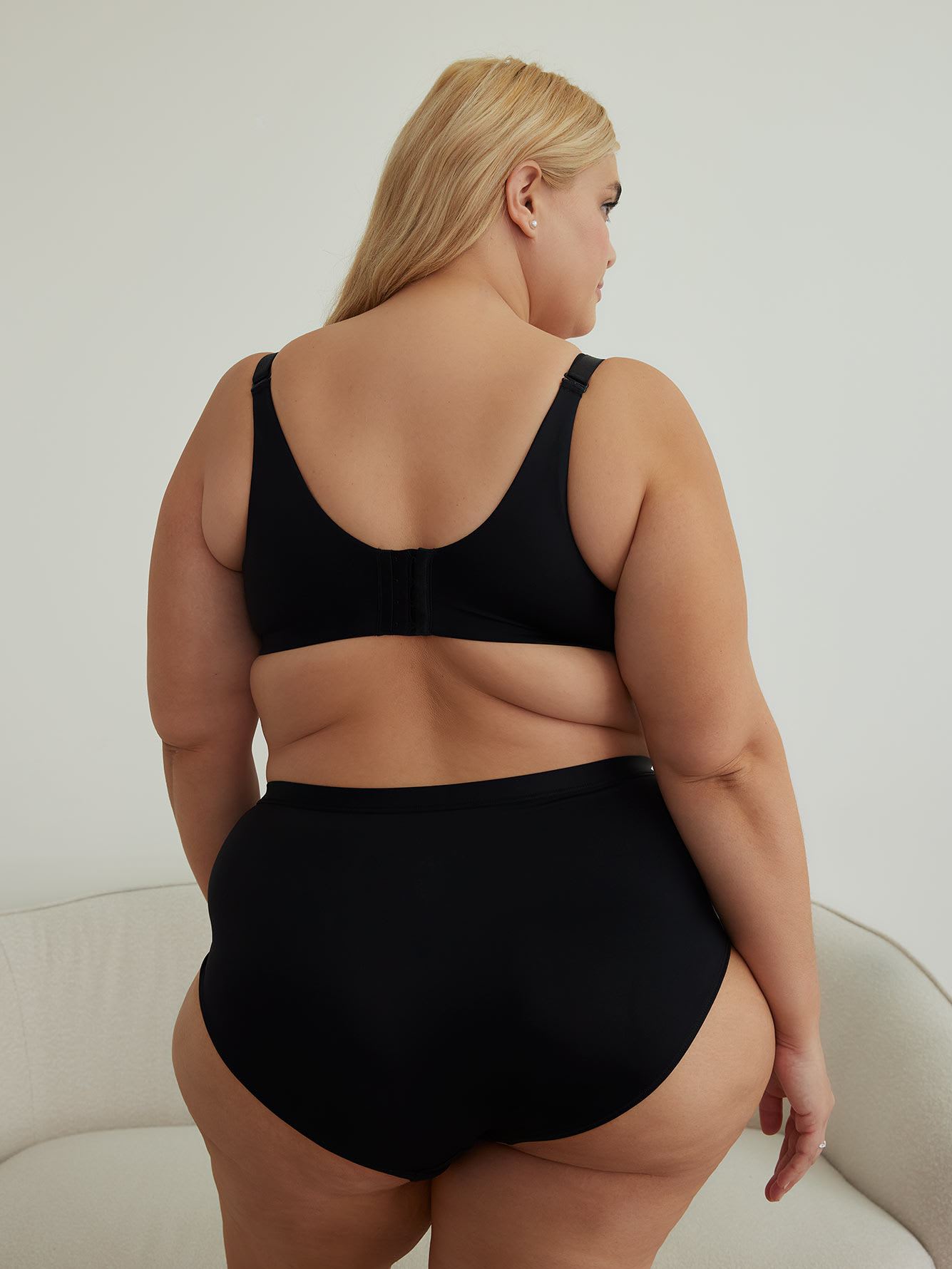 Microfibre Plunge Bra - Déesse Collection