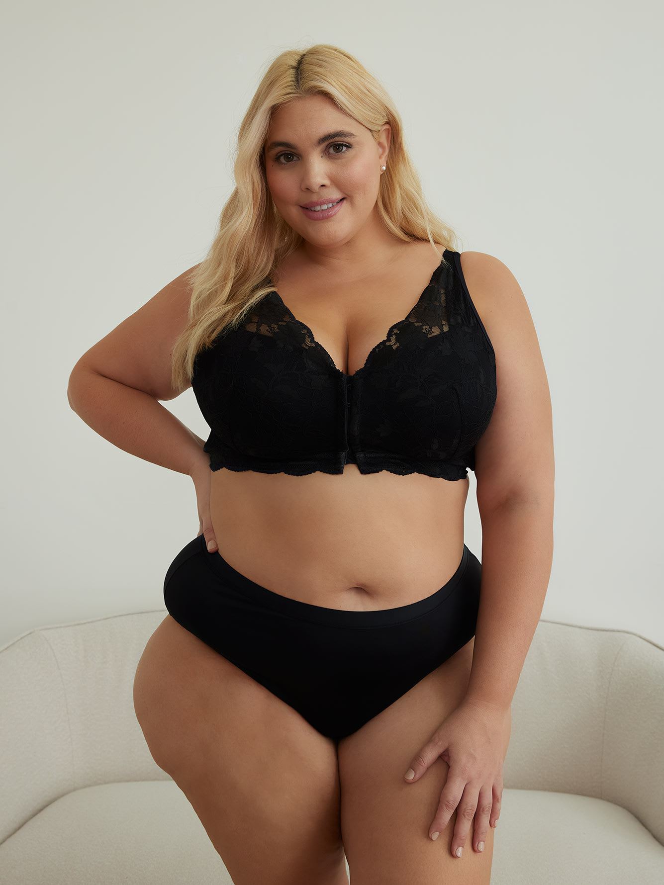 Front-Closure Wirefree Lace Bra with Removable Pads - ti Voglio