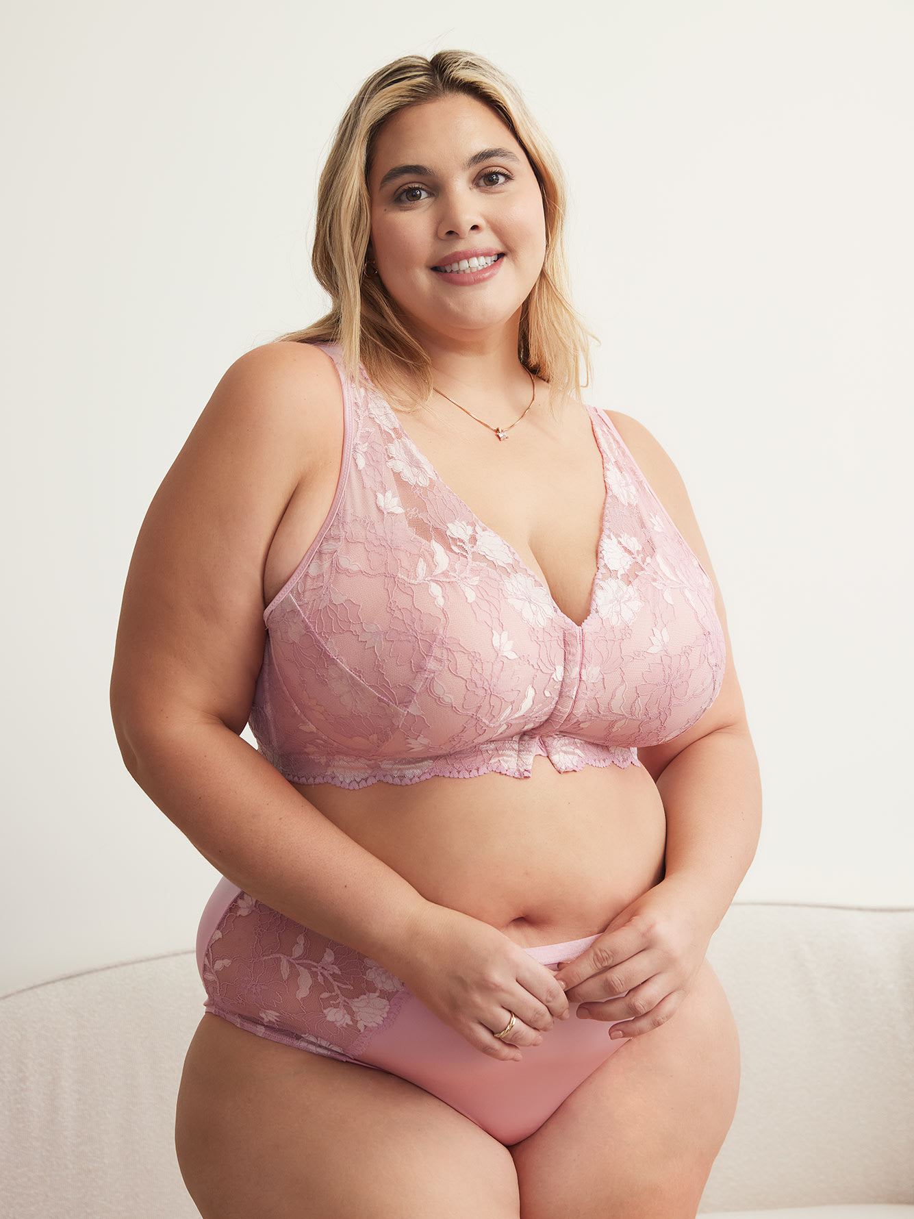 Front-Closure Wirefree Bra with Two-Tone Lace - ti Voglio