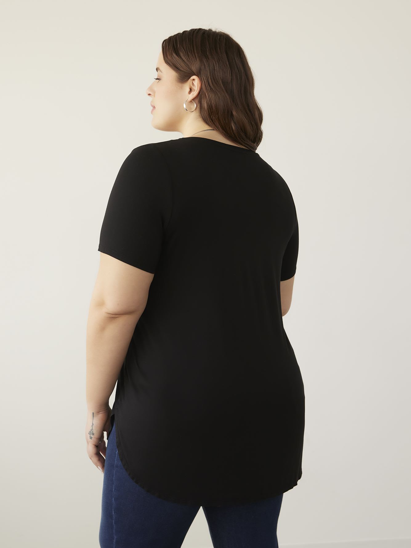 Modern-Fit V-Neck Tunic - PENN. Essentials