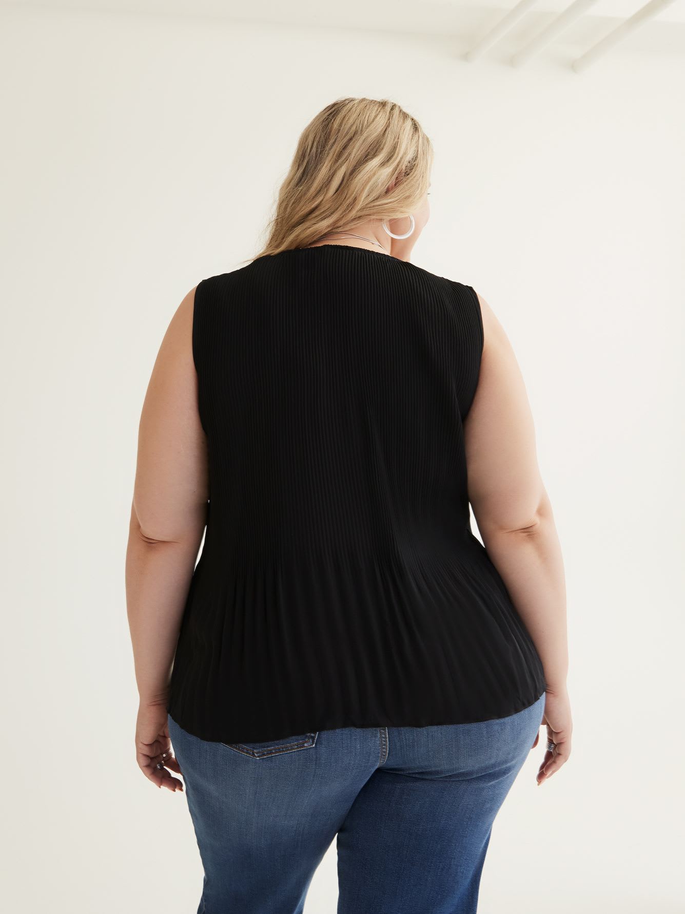 Responsible, Sleeveless A-Line Pleated Blouse