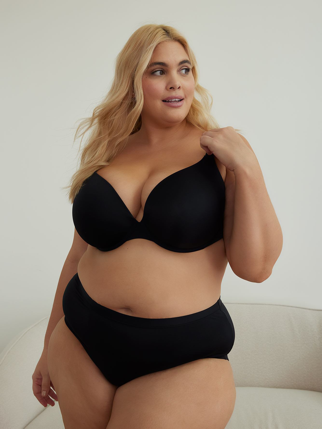 Microfibre Plunge Bra - Déesse Collection