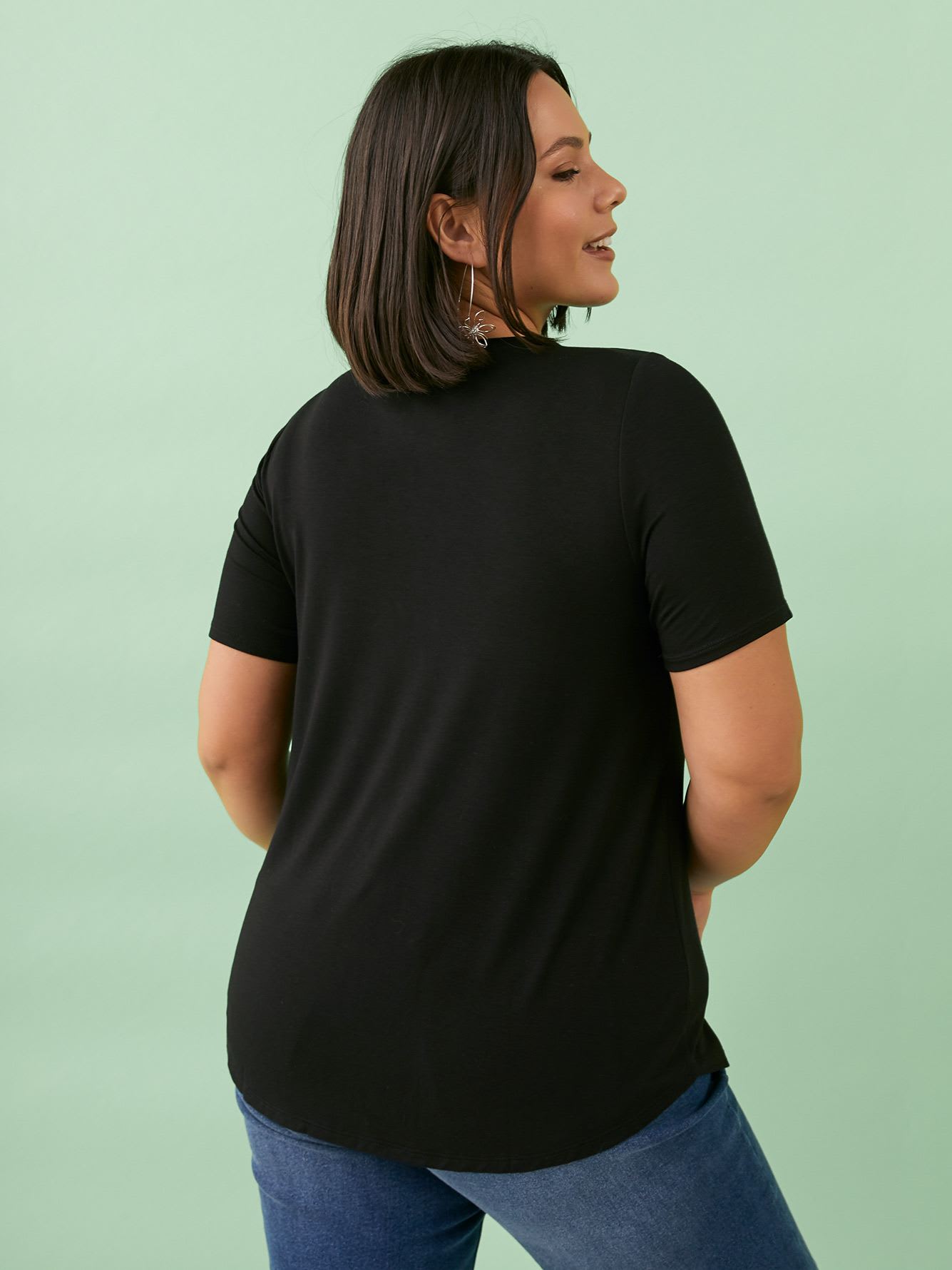 Modern-Fit Crew Neck T-Shirt - Addition Elle - PENN. Essentials