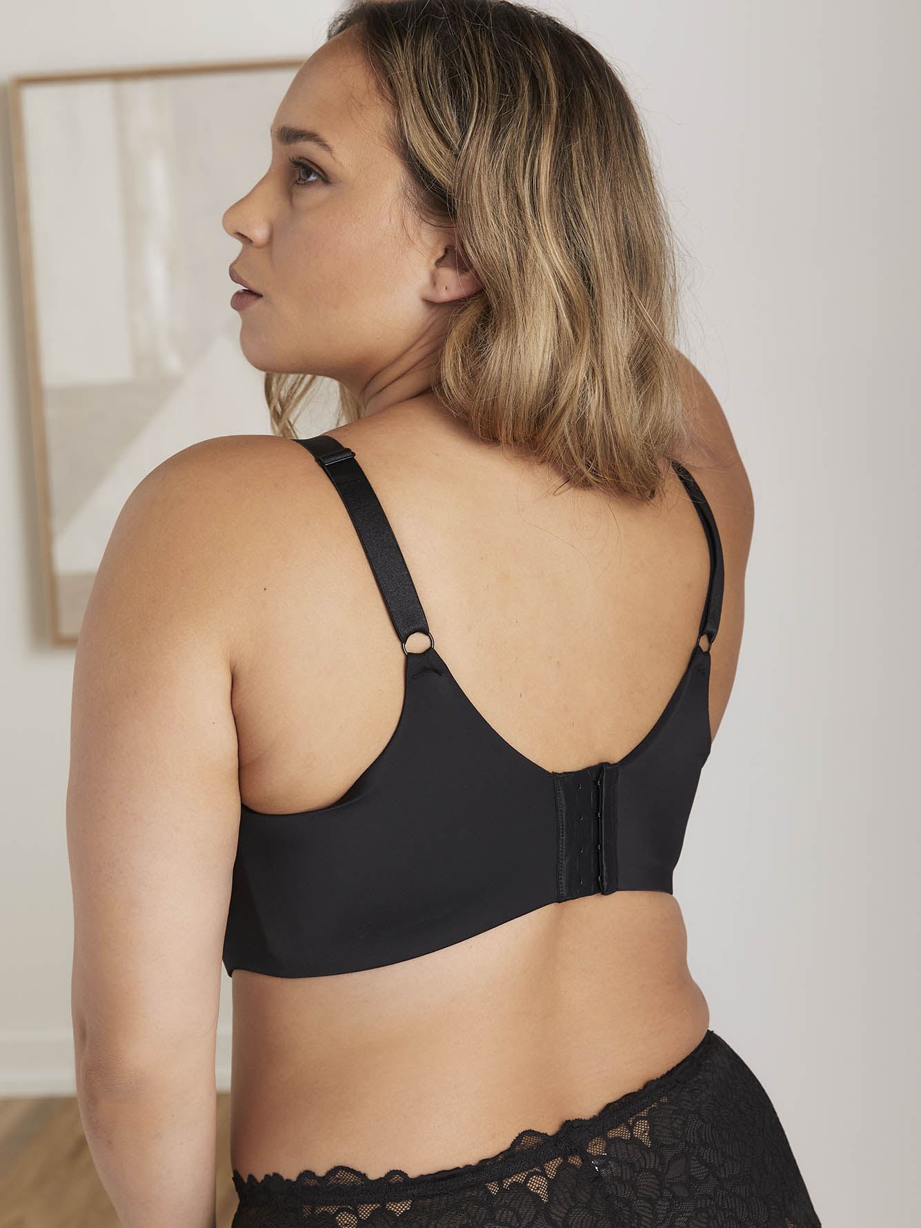 Underwire Bra with Lace at Neckline - Déesse Collection