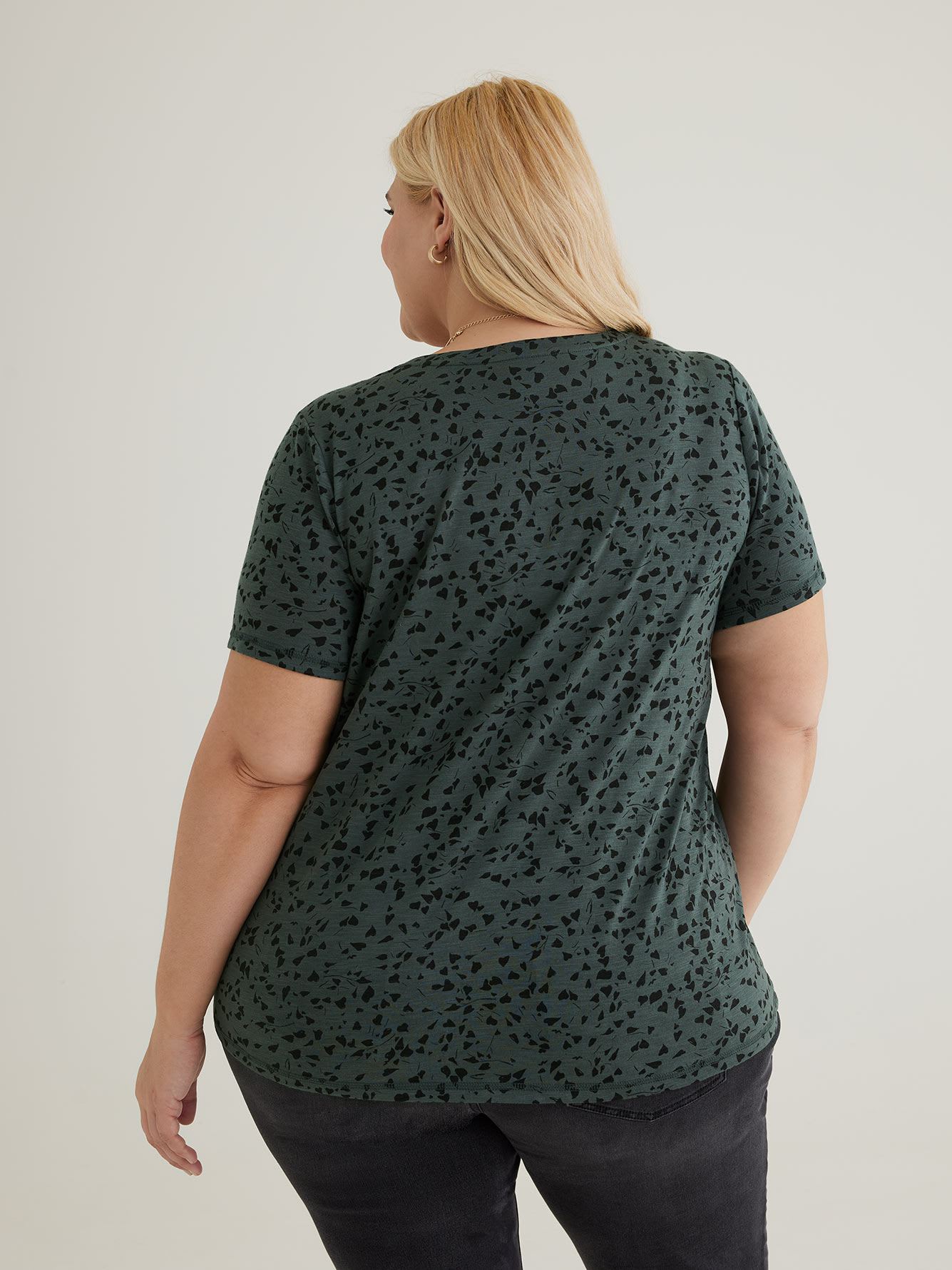 Curvy-Fit Short-Sleeve Tee - PENN. Essentials