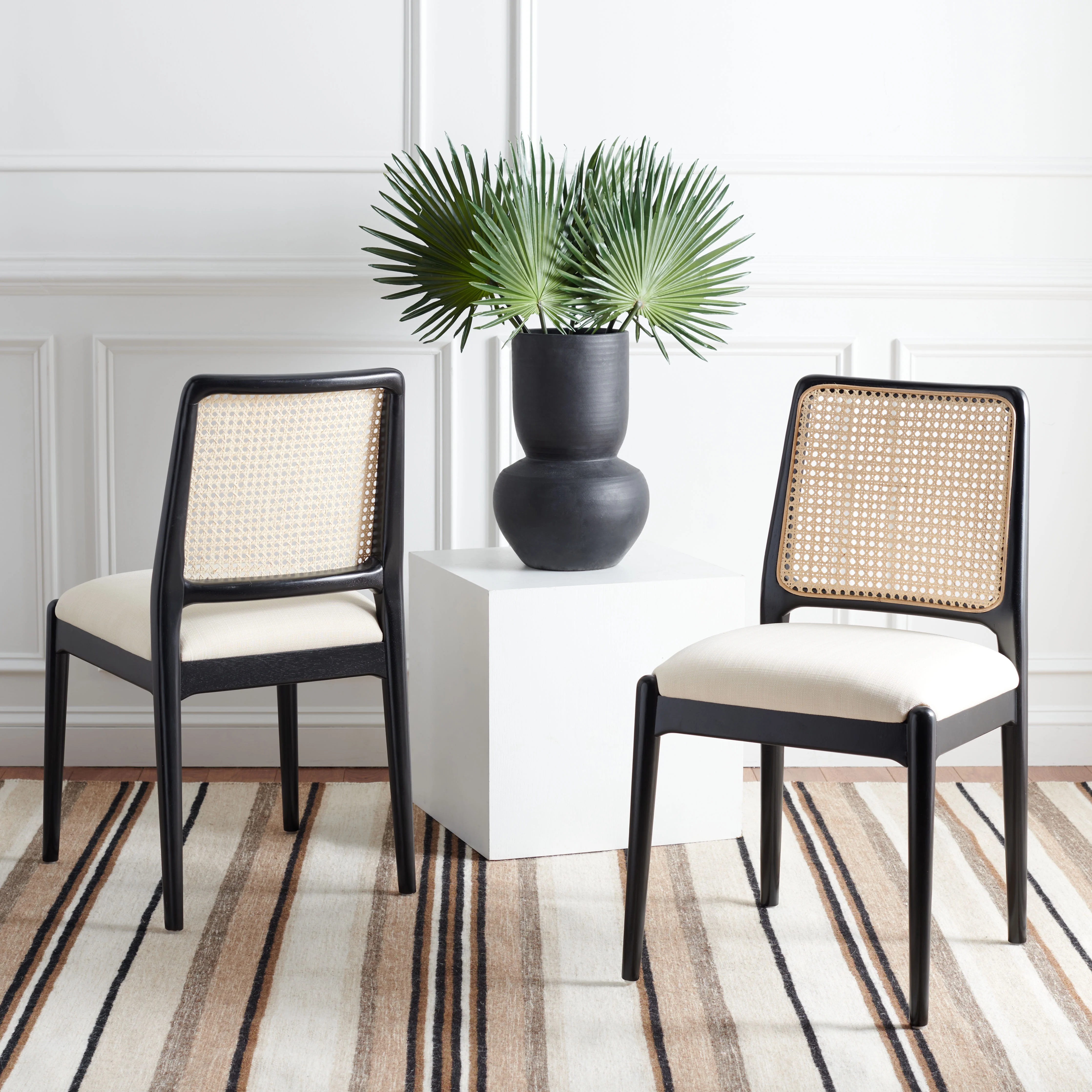 SAFAVIEH Reinhardt Rattan Dining Chair, Black/White, Set of 2 (19 in. W x 17.5 in. D x 32 in. H)