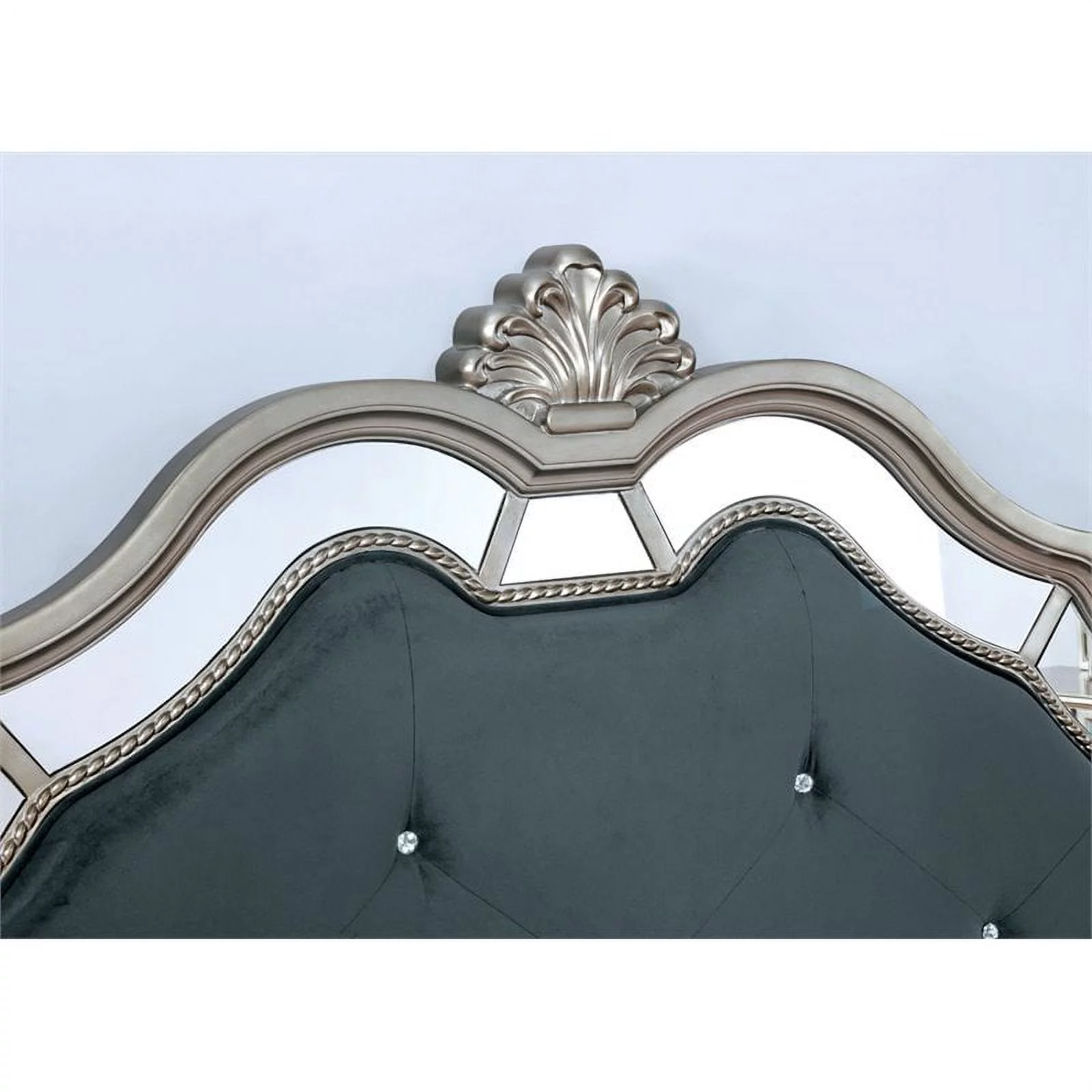 Furniture of America Viktoria Traditional Wood Queen Poster Bed in Silver