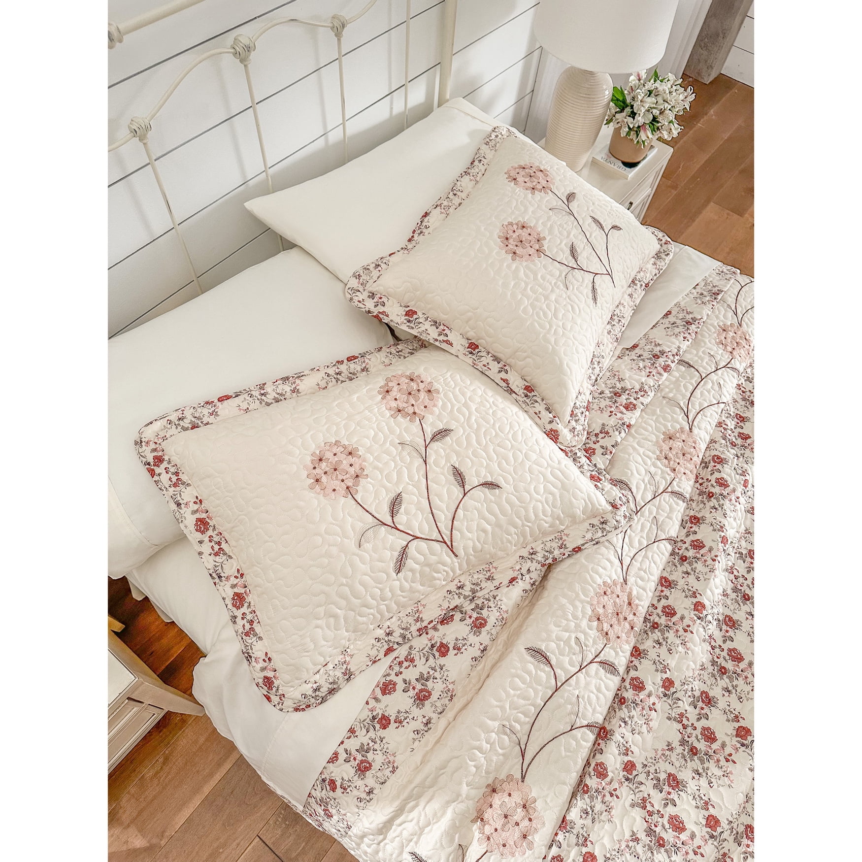 Brylanehome Margaret Embroidered Bedspread - King, Rose