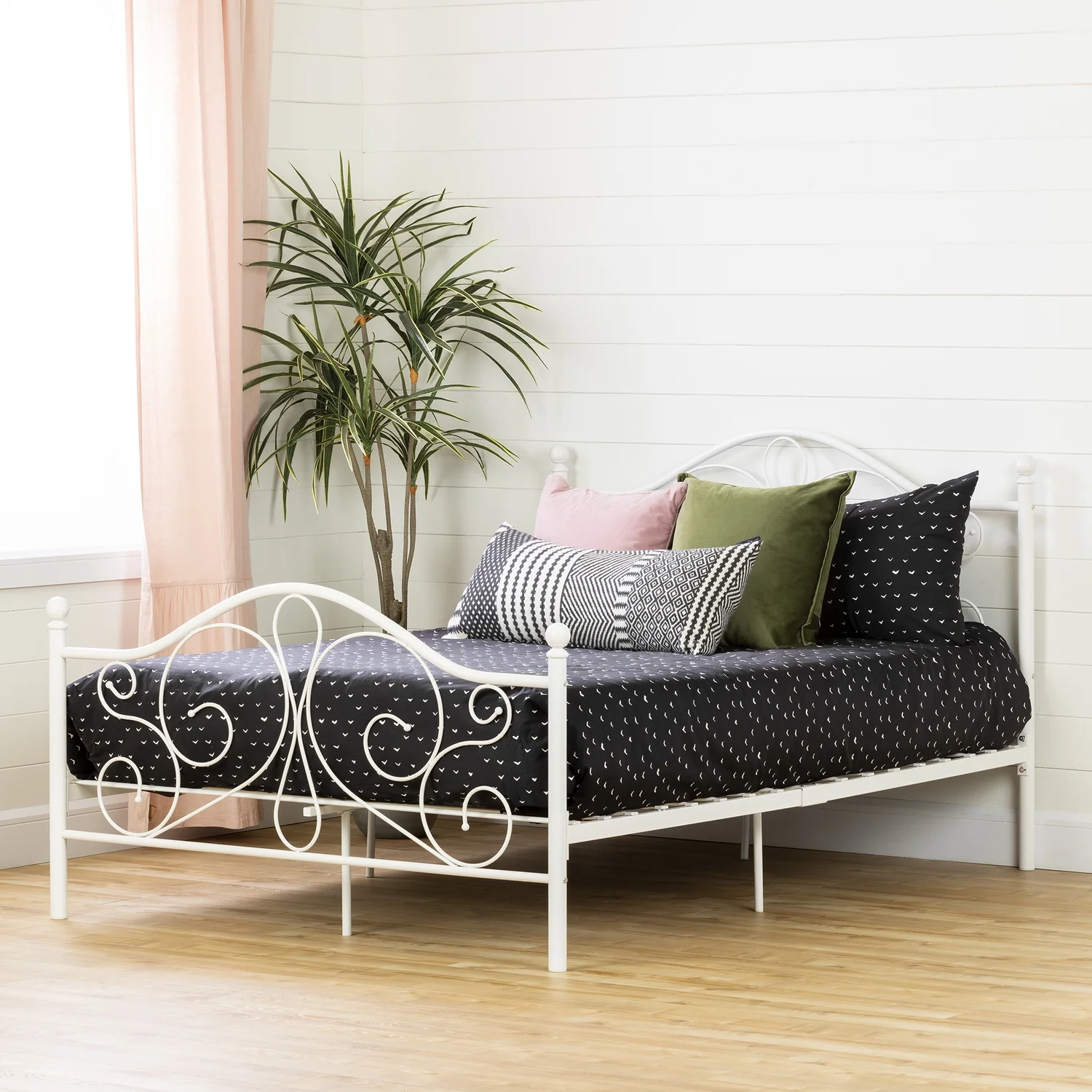 Maykoosh Mountain Lodge Metal Platform Bed With Headboard And Metal Slats
