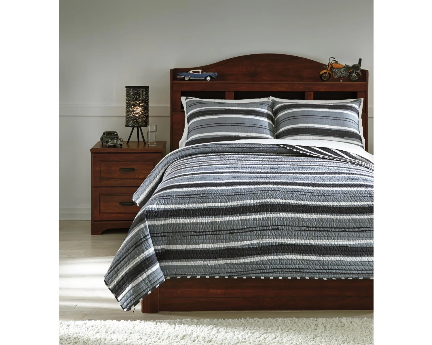 Signature Design by Ashley Youth Merlin 3-Piece Full Coverlet Set  Gray/Cream