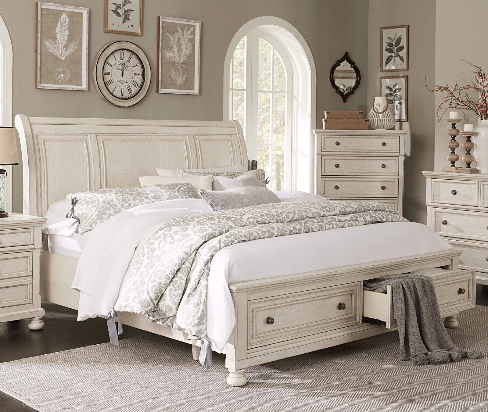Traditional Style 1pc Queen Size Bed Footboard Storage Wire-Brushed White Finish Bedroom Furniture