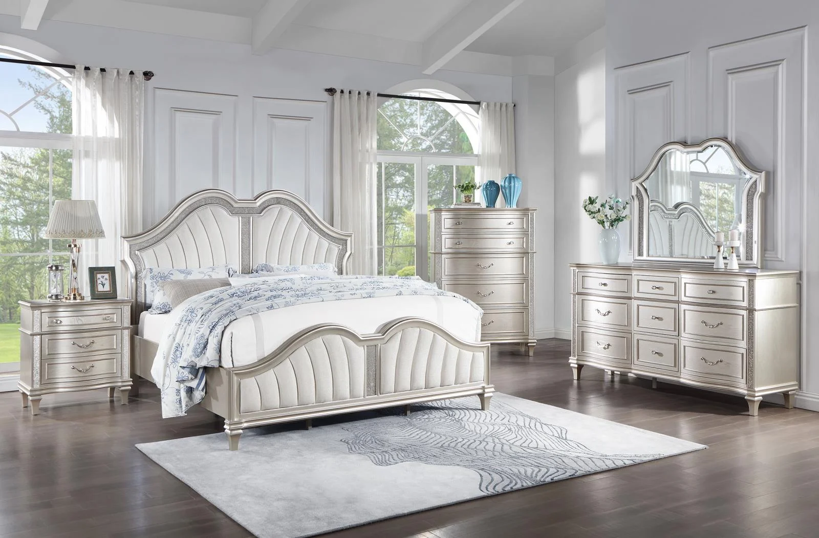 Evangeline 4-piece Upholstered Platform California King Bedroom Set Ivory and Silver Oak