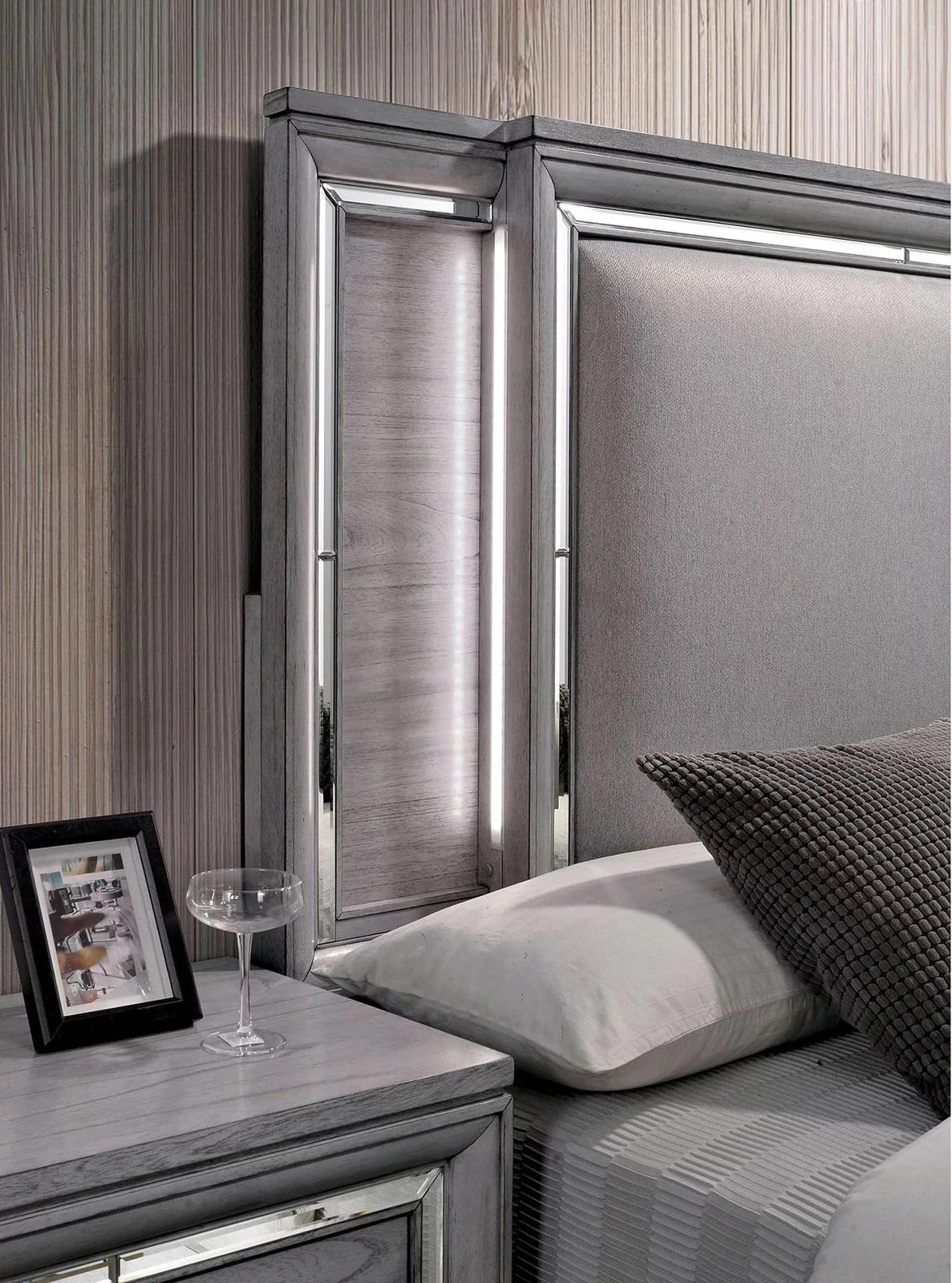 Contemporary Light Gray Solid Wood Queen Bedroom Set 3pcs FOA CM7579 Alanis