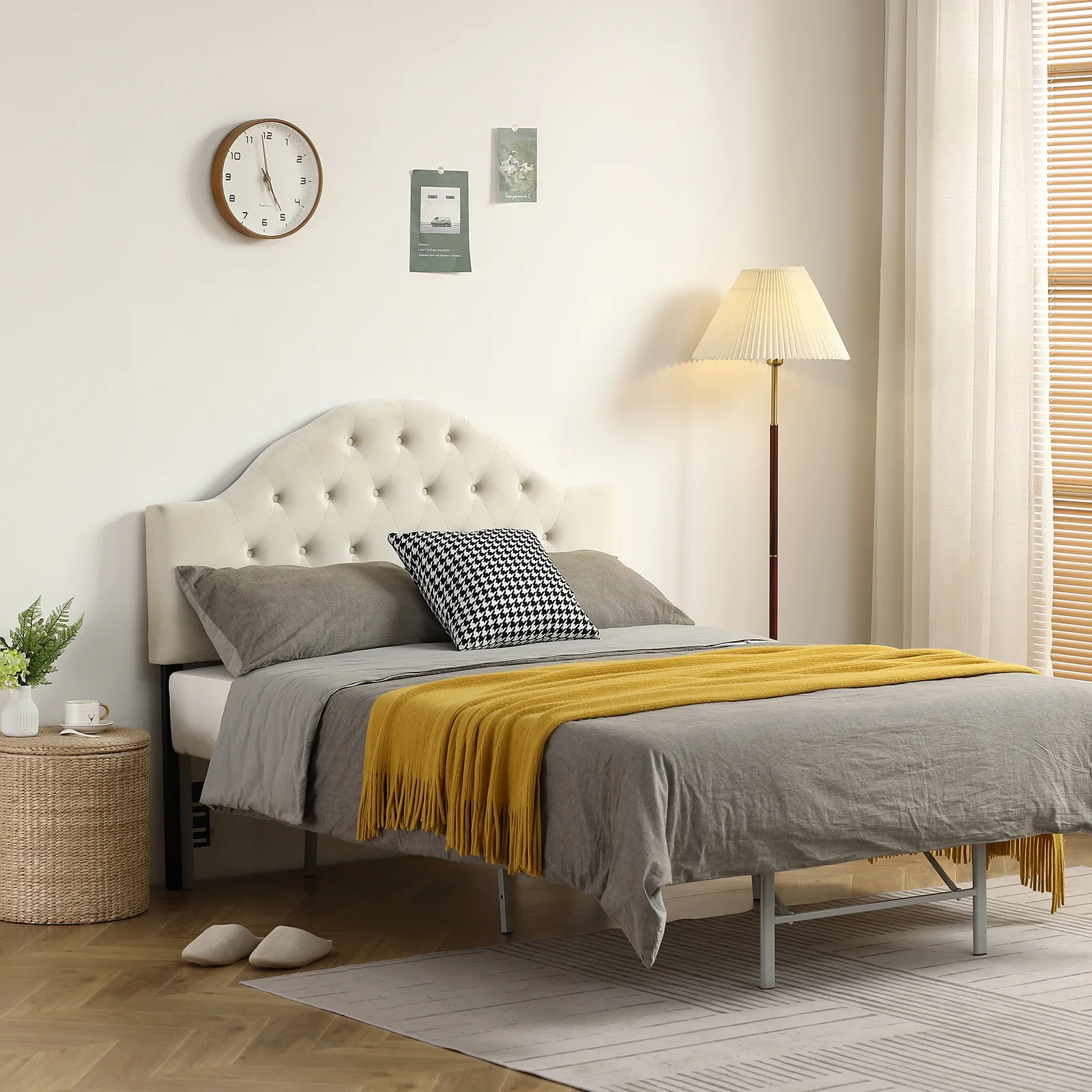 Kmowoo European Style Curved Buckle Decoration Iron Frame Soft Bag Headboard White