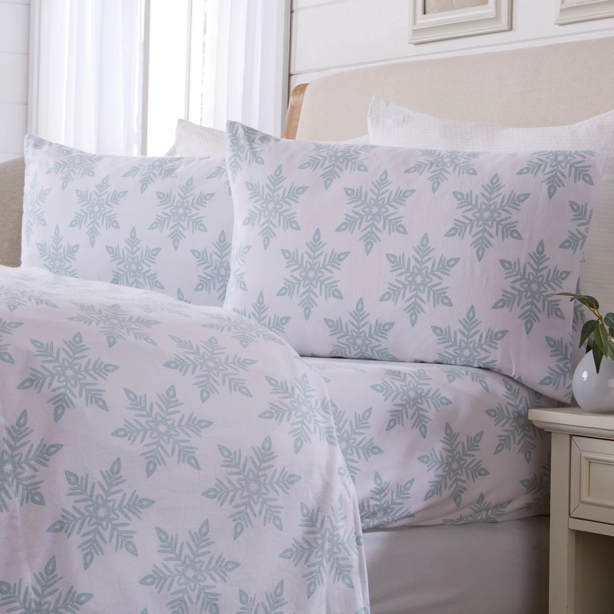 Great Bay Home Turkish Cotton Printed Flannel Sheet Set (Queen, Snowflake - Simple White)