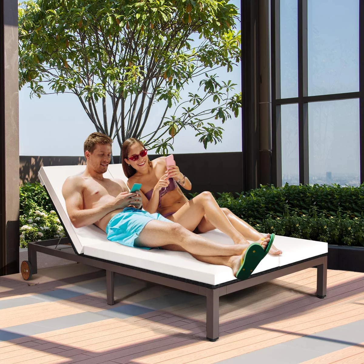2-Person Patio Lounge Chair, Outdoor Rattan Double Wicker Daybed Chaise with Adjustable Backrest Wheels & Cushion, Loveseat Sofa for Garden Lawn Backyard (Cream)