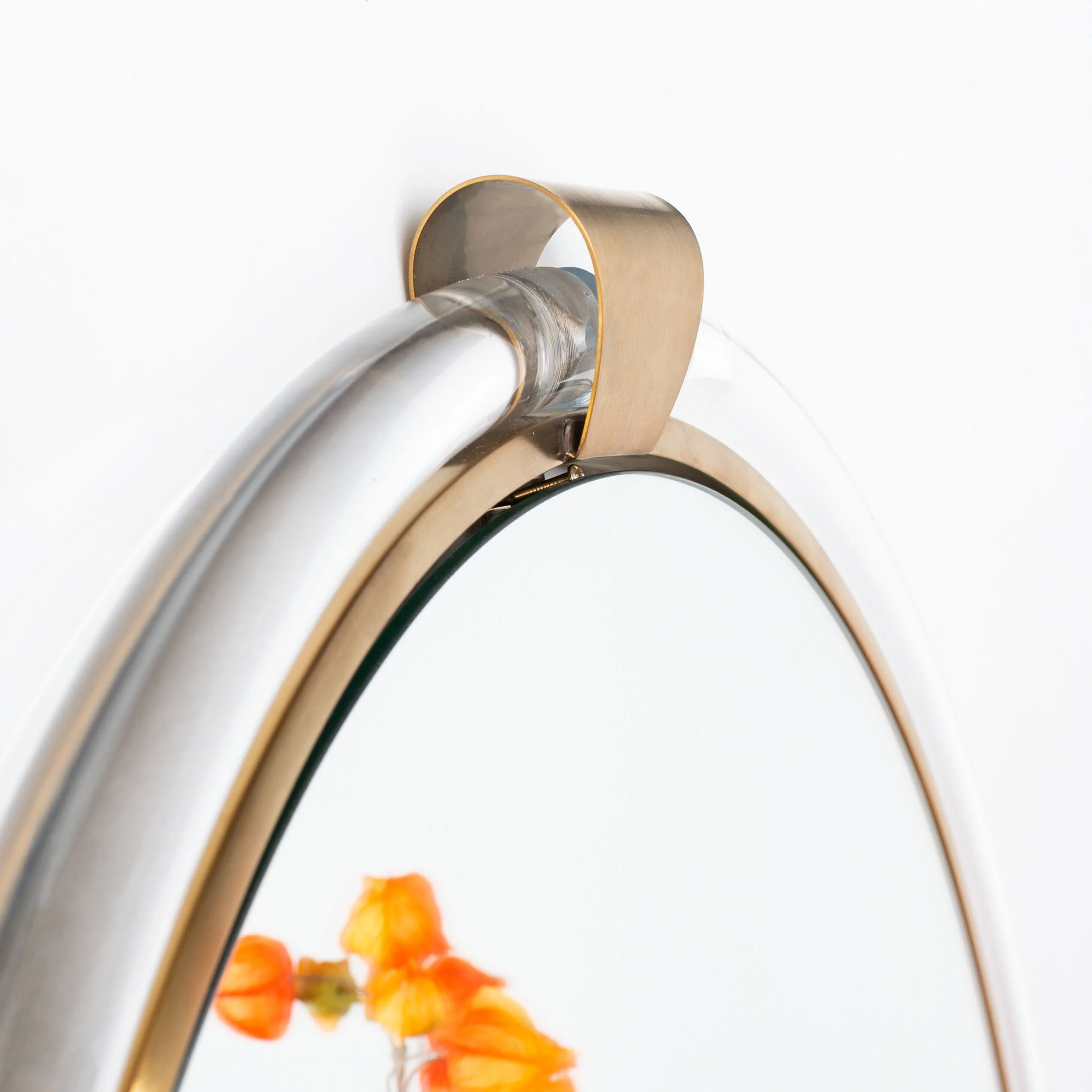 Safavieh  Couture Donzel Acrylic Mirror - Clear - 26 In W x 26 In D x 1.19 In H