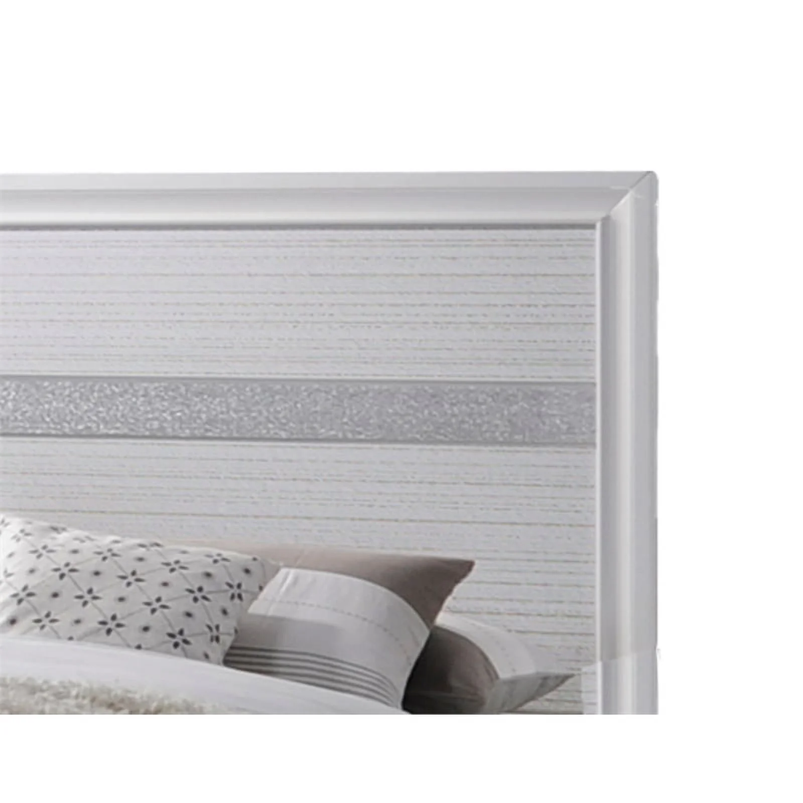 Atlin Designs 5-Piece Traditional Wood Bedroom Set with Dresser in White