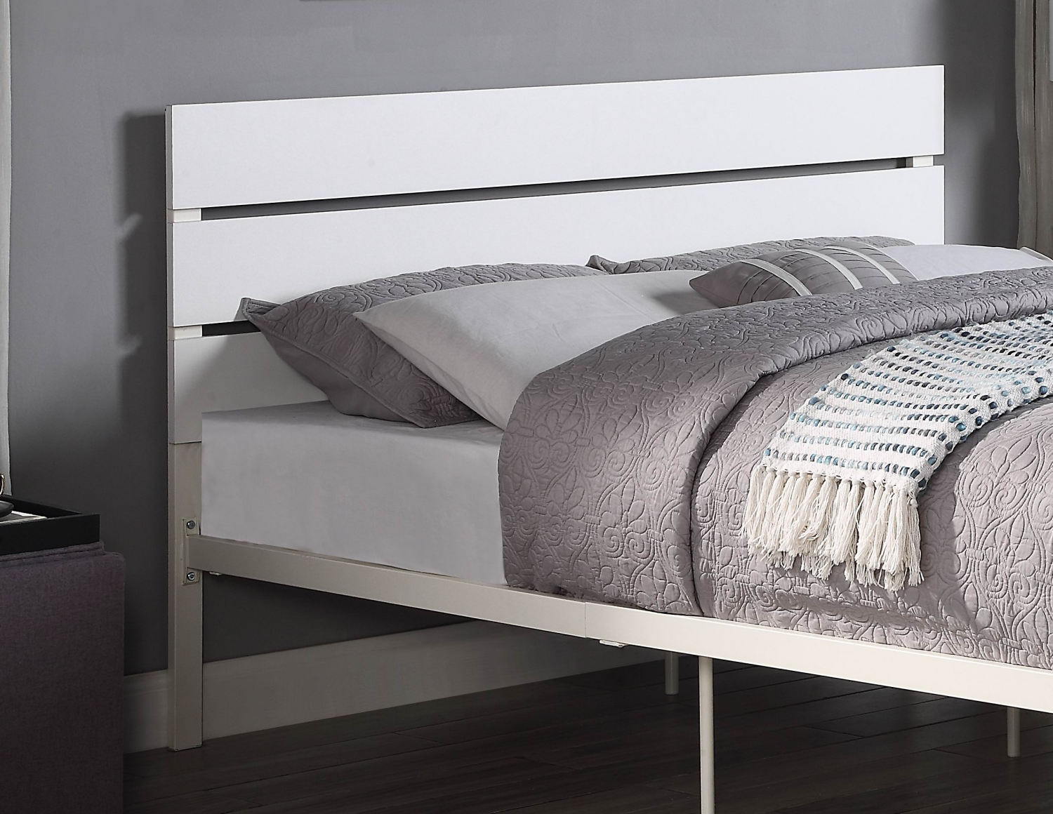 CoSoTower White Metal Frame Full Size Bed 1Pc Casual Style Bedroom Furniture