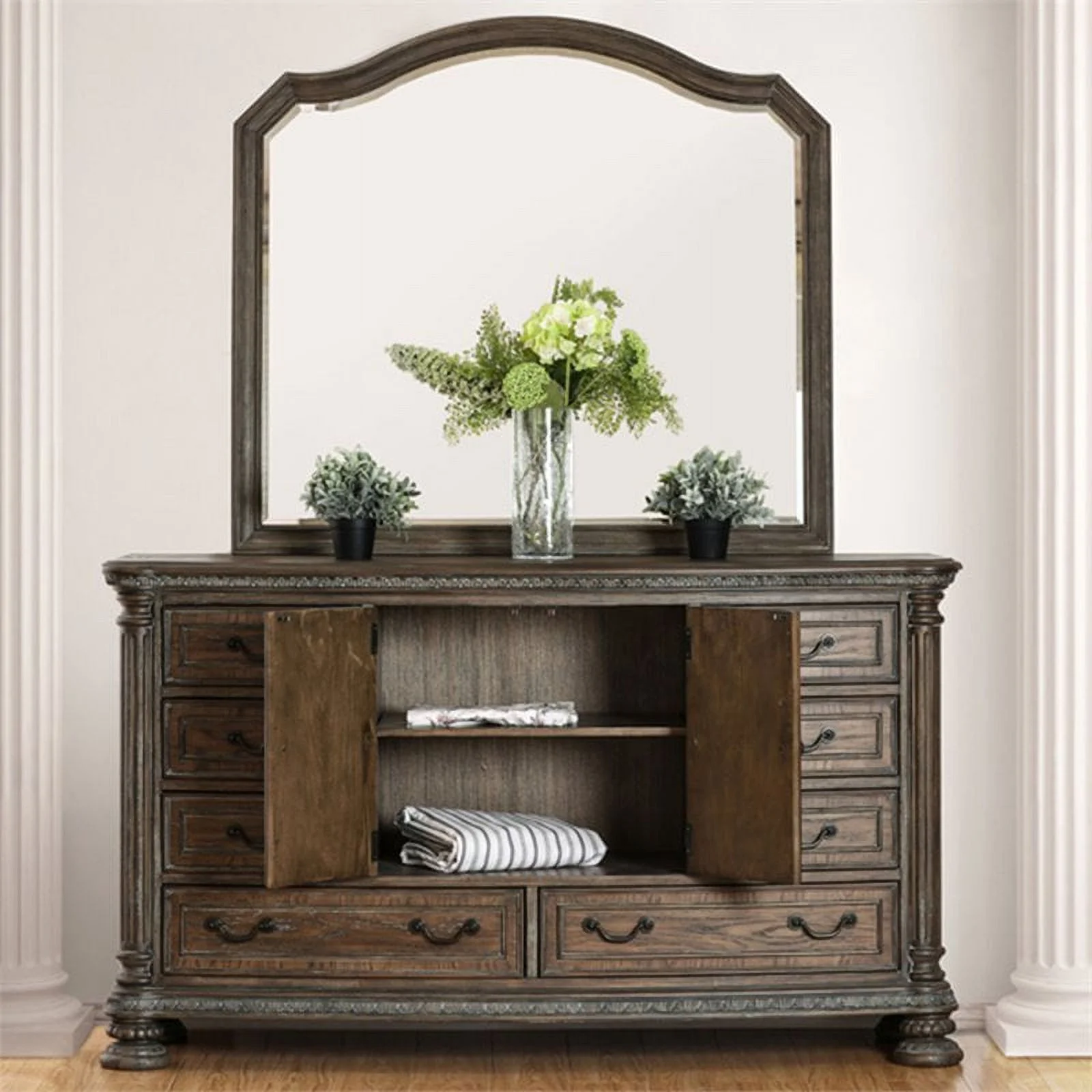 Bowery Hill 2-Piece 8-Drawer Traditional Wood Dresser and Mirror in Natural