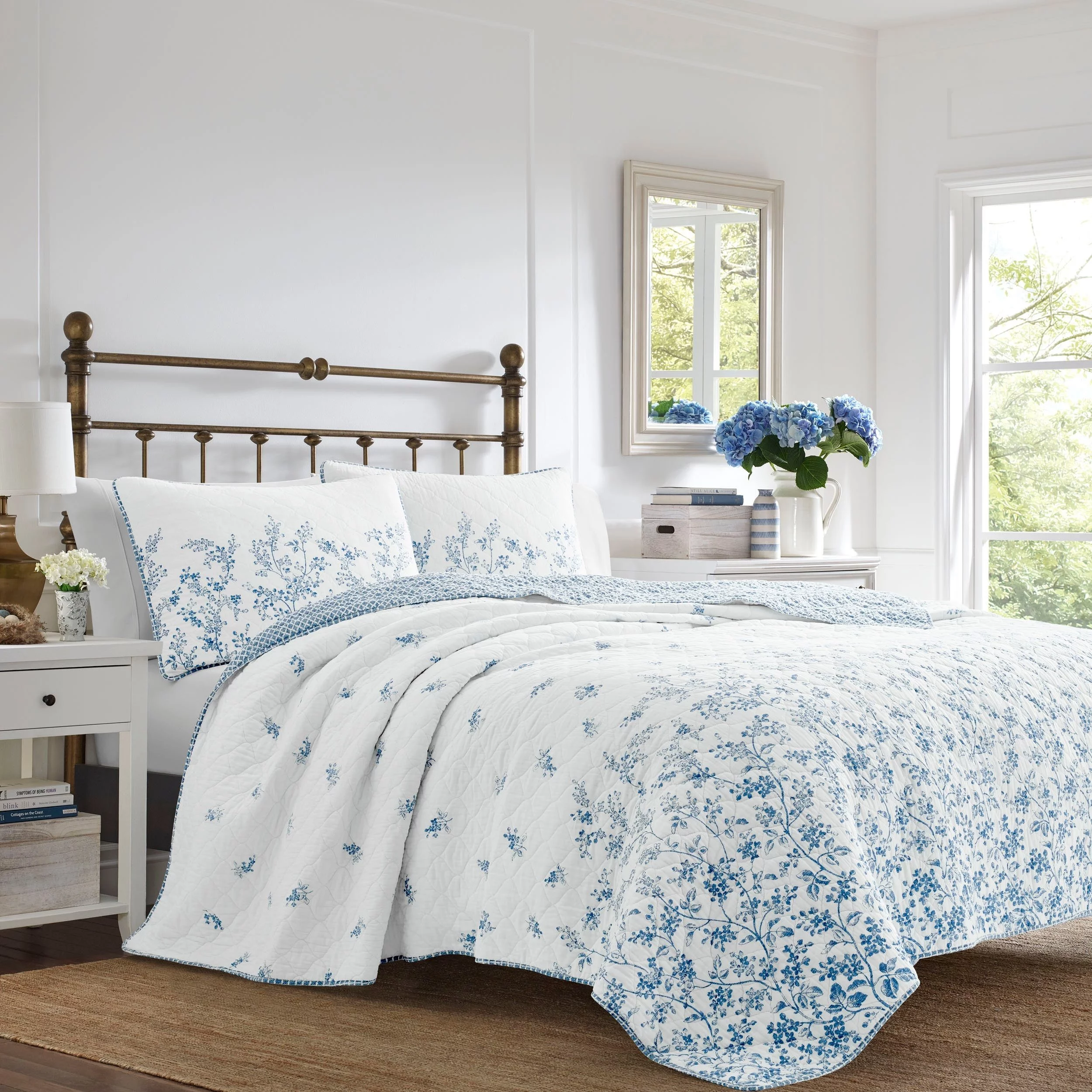 Laura Ashley  Flora Quilt Set