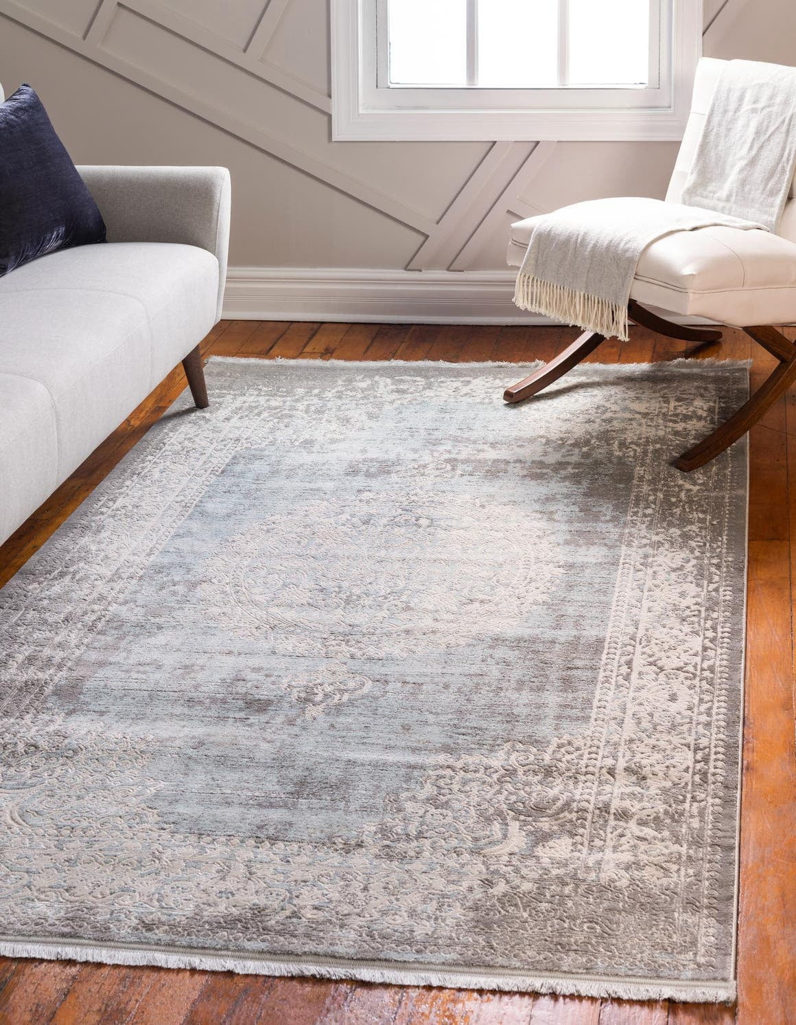 Unique Loom Olwen New Classical Rug Light Blue/Ivory 5' 1
