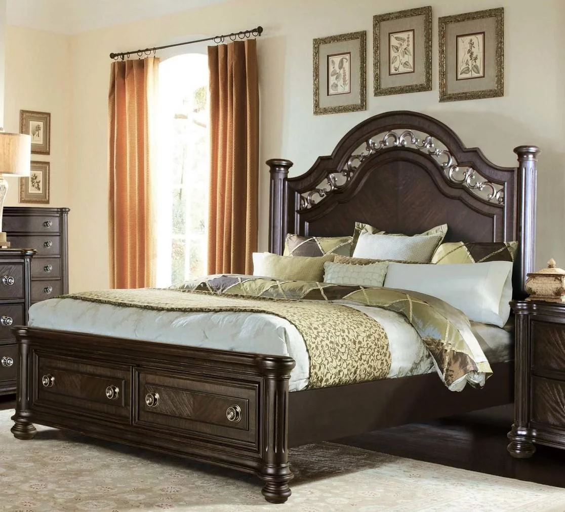 Traditional Chestnut Poster Queen Bed w/ Footboard Storage McFerran B146
