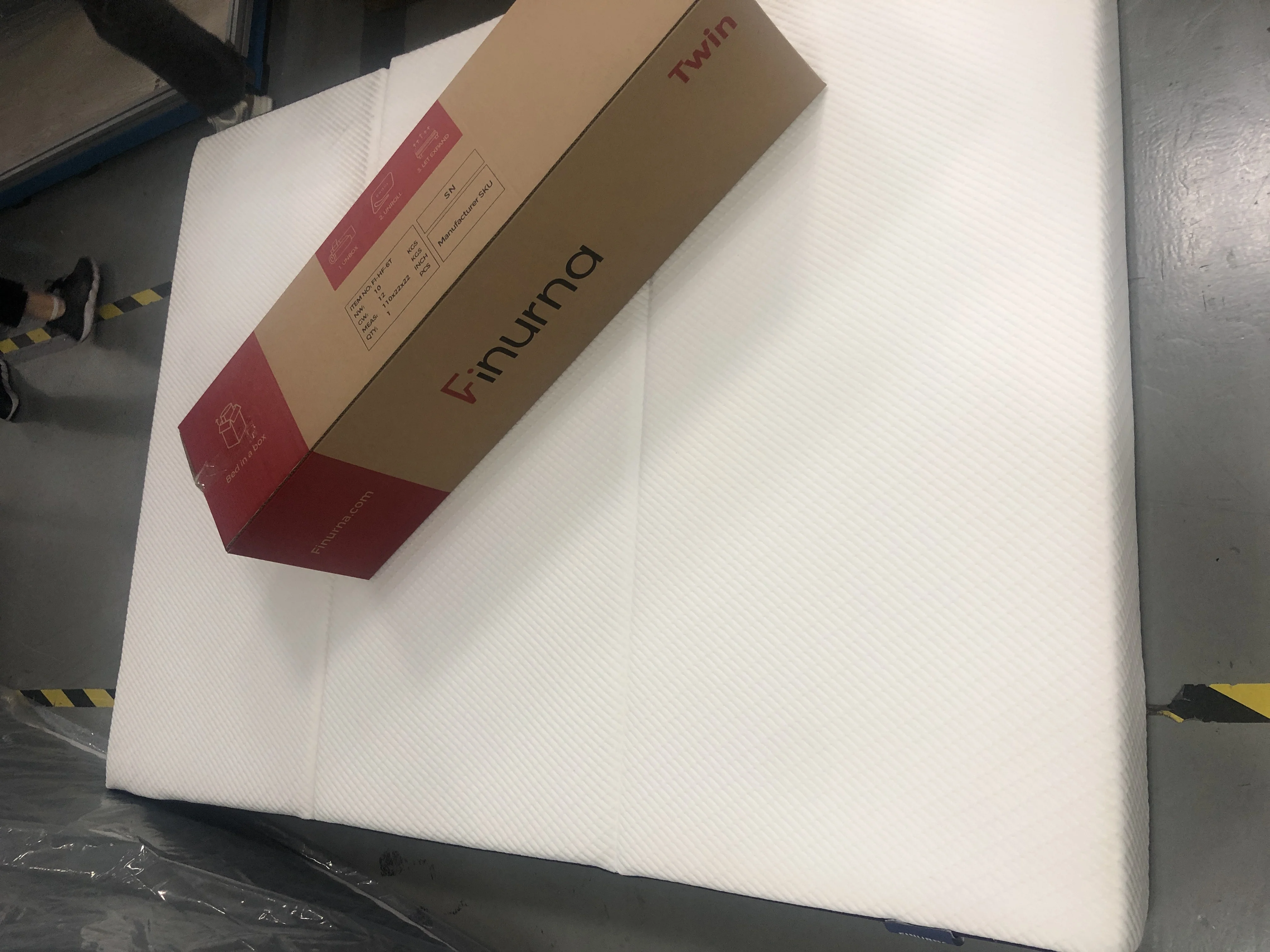 Finurna 8Inch Trifold Memory Foam Mattress in a box
