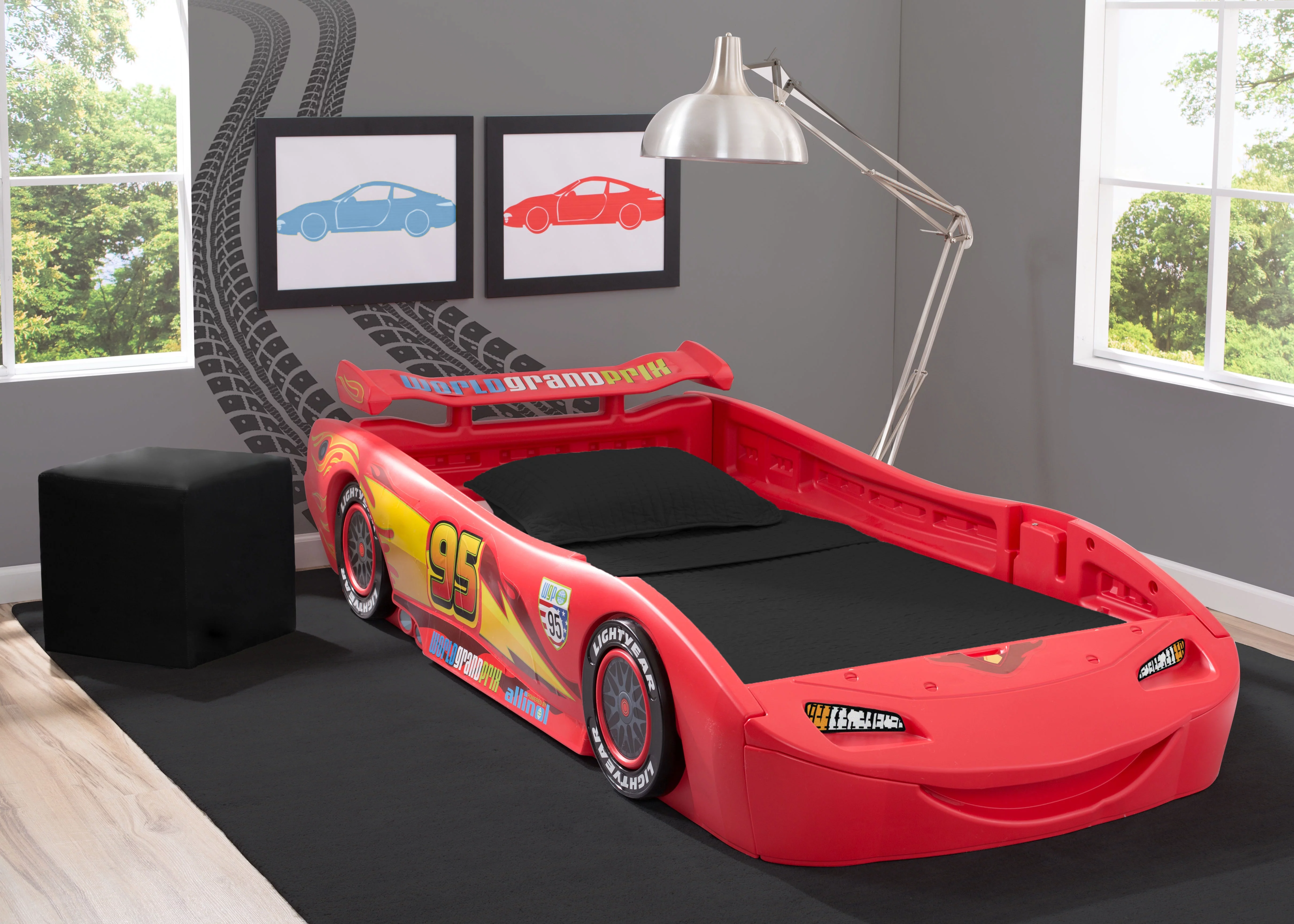 Disney/Pixar Cars Lightning McQueen Twin Bed by Delta Children