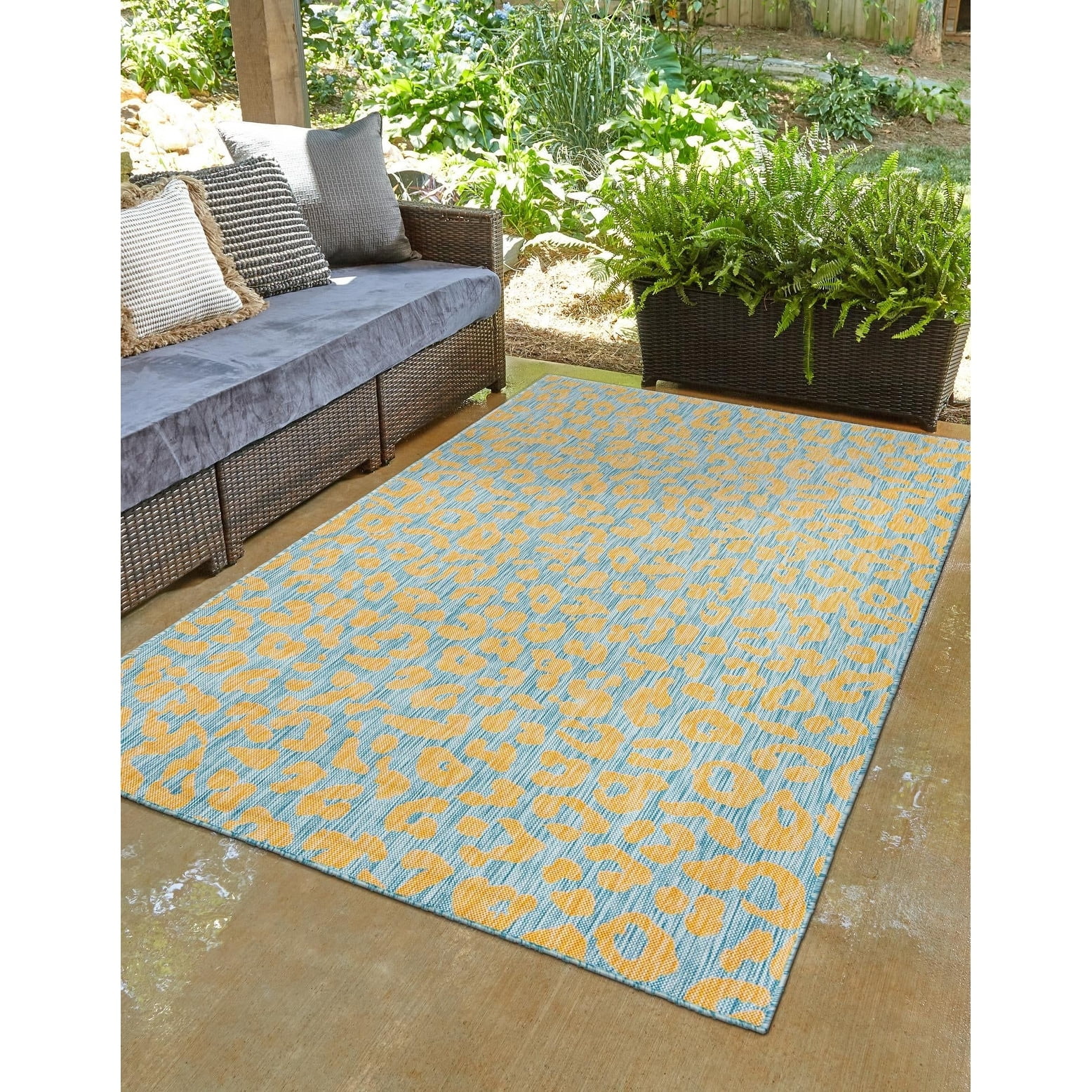 Outdoor Gallery Collection Area Rug Blue - 6'x9'
