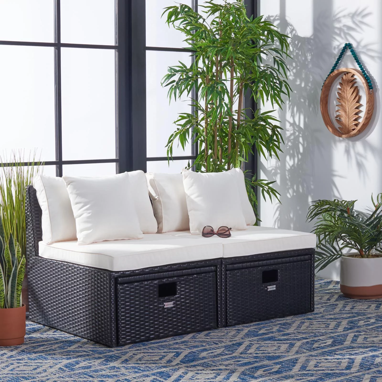 SAFAVIEH Pramla Outdoor Patio 4 Piece Sette With Ottoman, Black/Beige