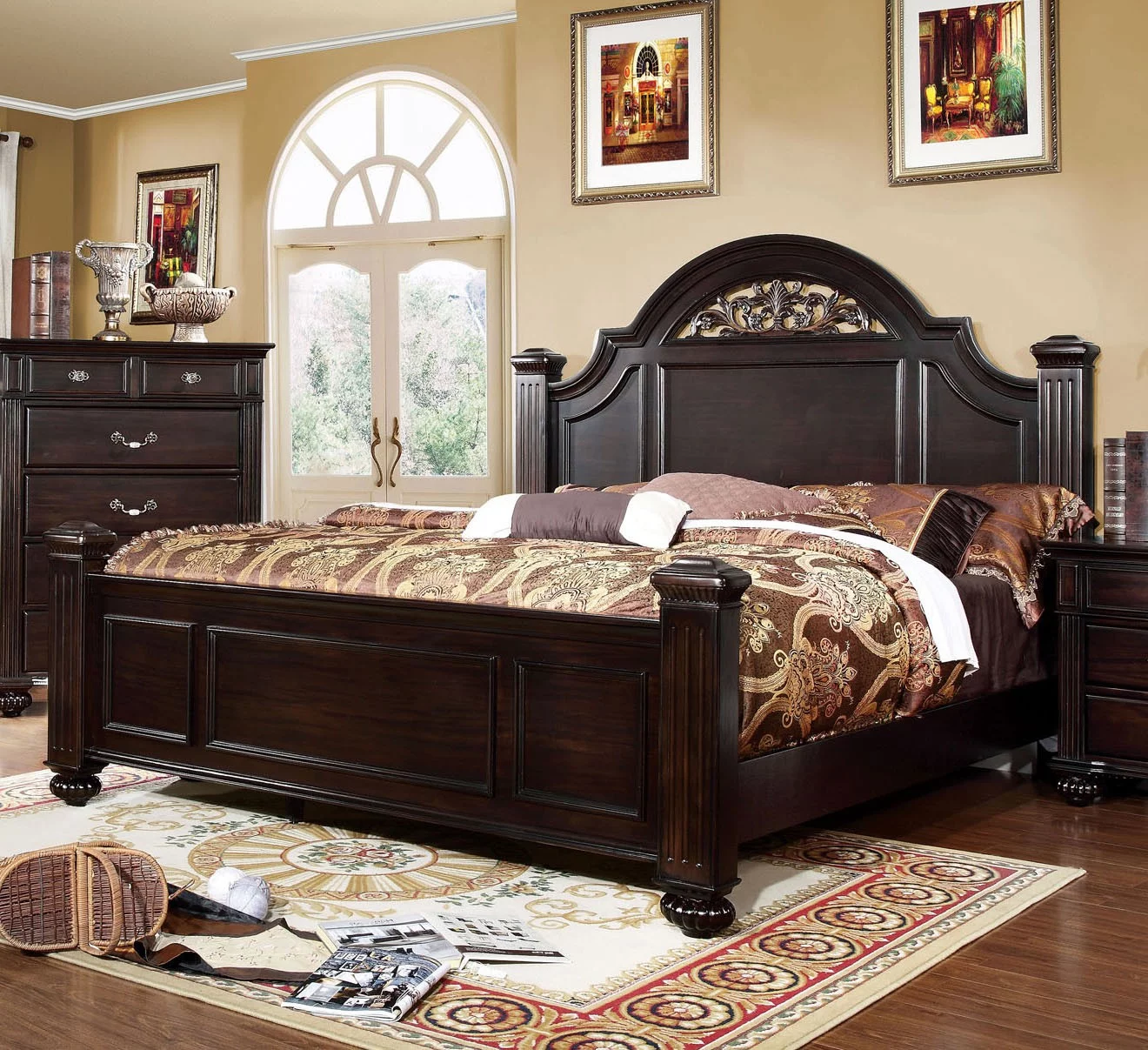 Traditional Style Eastern King Size Bed Dark Walnut Finish Bedroom Furniture Solid wood Floral Design HB Sturdy Bed Posts