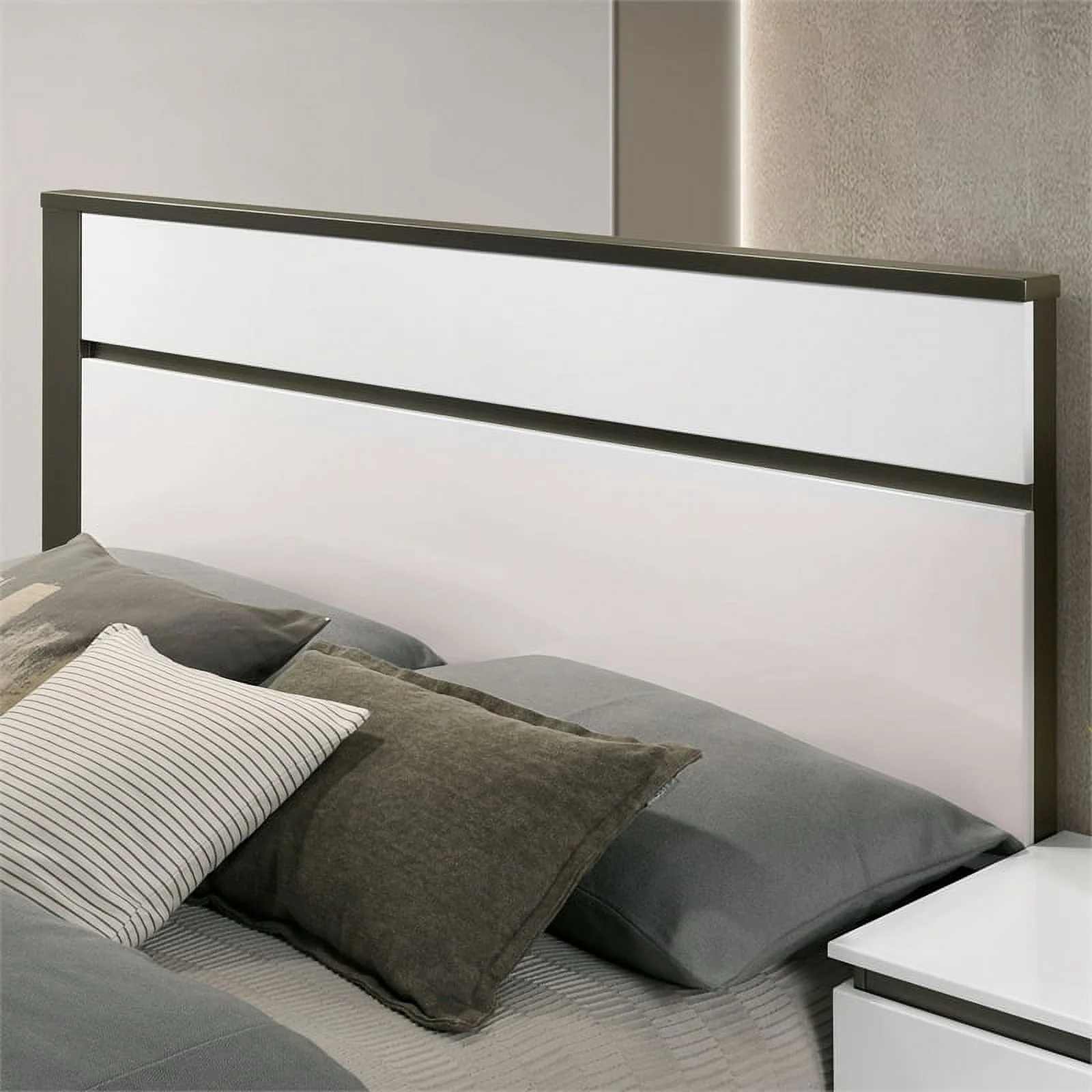FOA Misti 6pc White Wood Bedroom Set-Queen+2 Nightstands+Chest+Dresser+Mirror