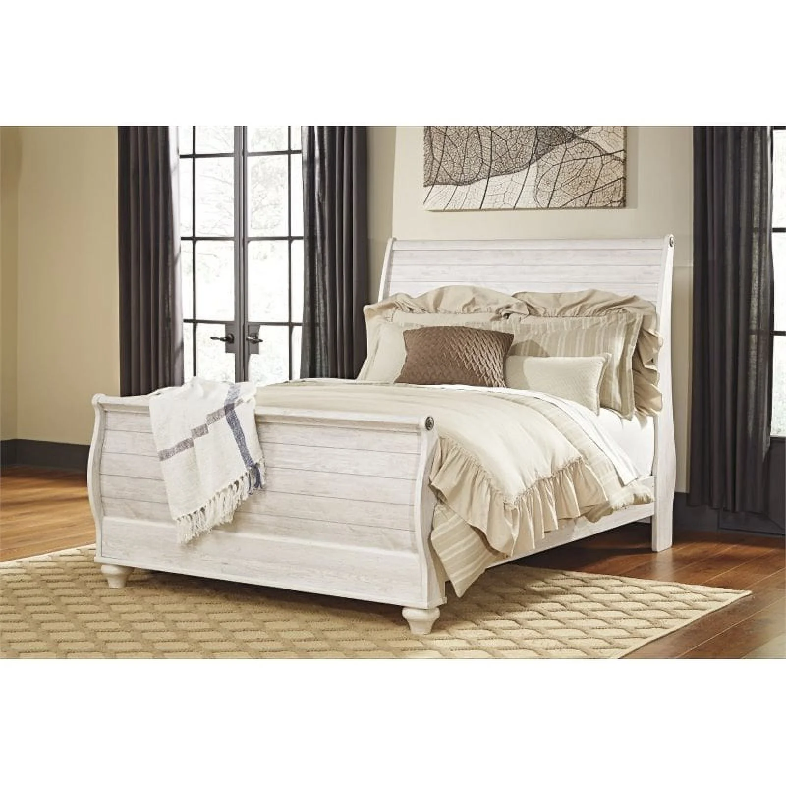 Ashley Furniture Willowton Queen Sleigh Bed in Whitewash