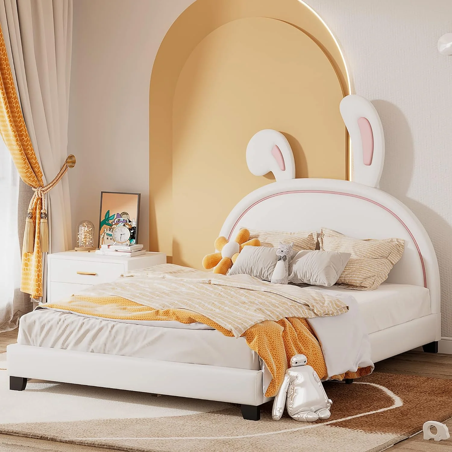 Full Size PU Leaher Upholsered Plaform Bed Wih Rabbi Orame Headboard Ad Woode Sla Suppor, o Sprig Box eeded (Whie)