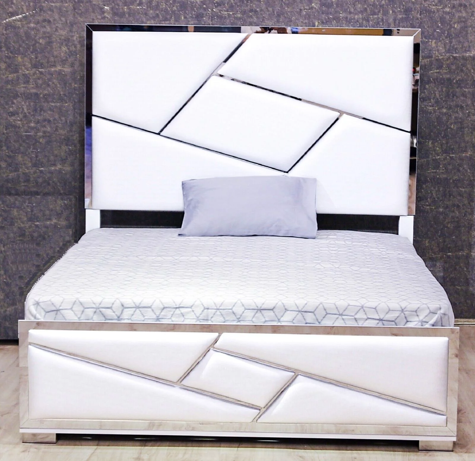 Modern 3pc White Padded Headboard Mirrored Accents King Bed 2x Nightstand Set Unique Drawer Hardware Bedroom Set