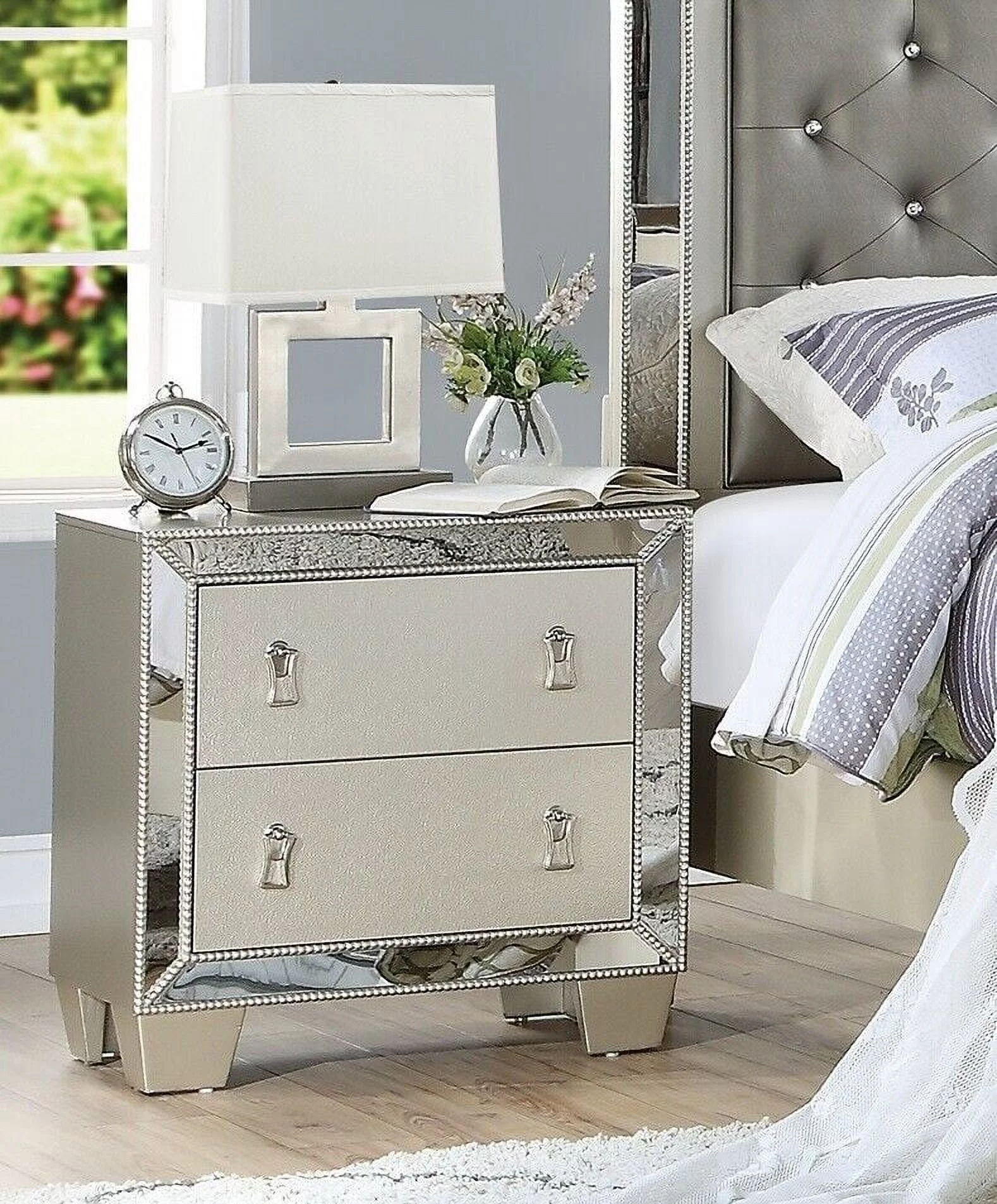 Traditional Elegant Gorgeous 3pc bedroom Set Queen Size Bed 2x Nightstands Silver Tufted Headboard Footboard w/2 Drawers Bench
