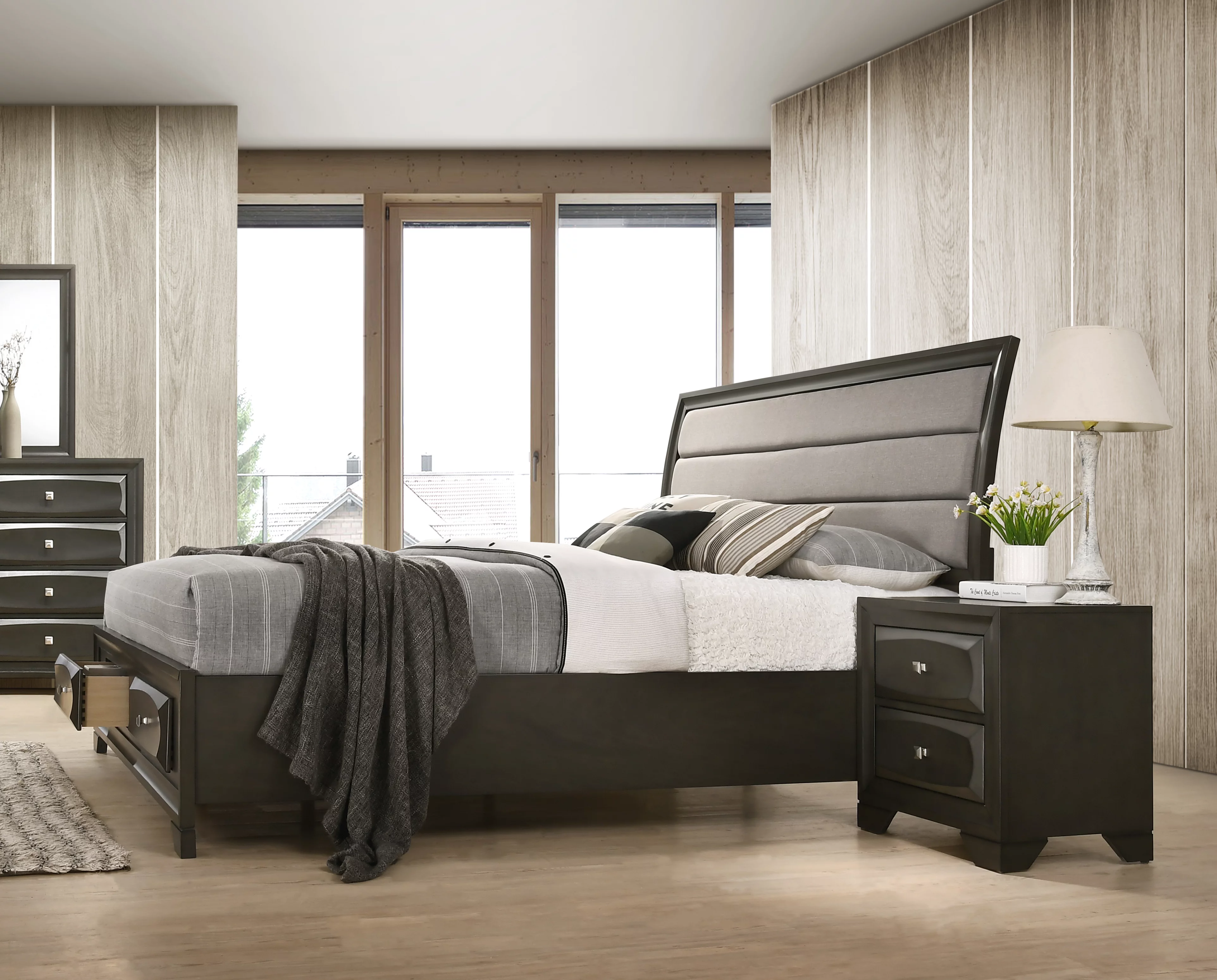 Roundhill Furniture Oakland Antique Gray Finish Wood 3-Piece Bedroom Set with Queen Bed and Two Nightstands