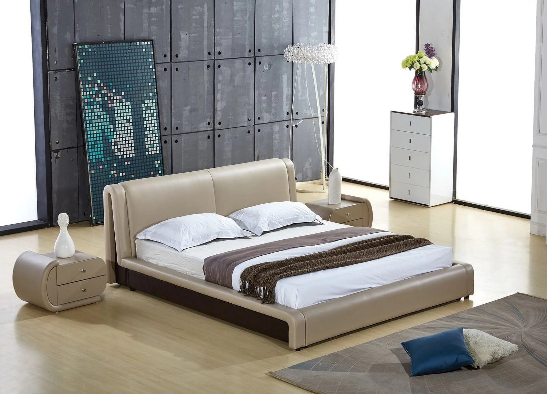Uspridefurniture Bernadine Upholstered Faux Leather Platform Bed
