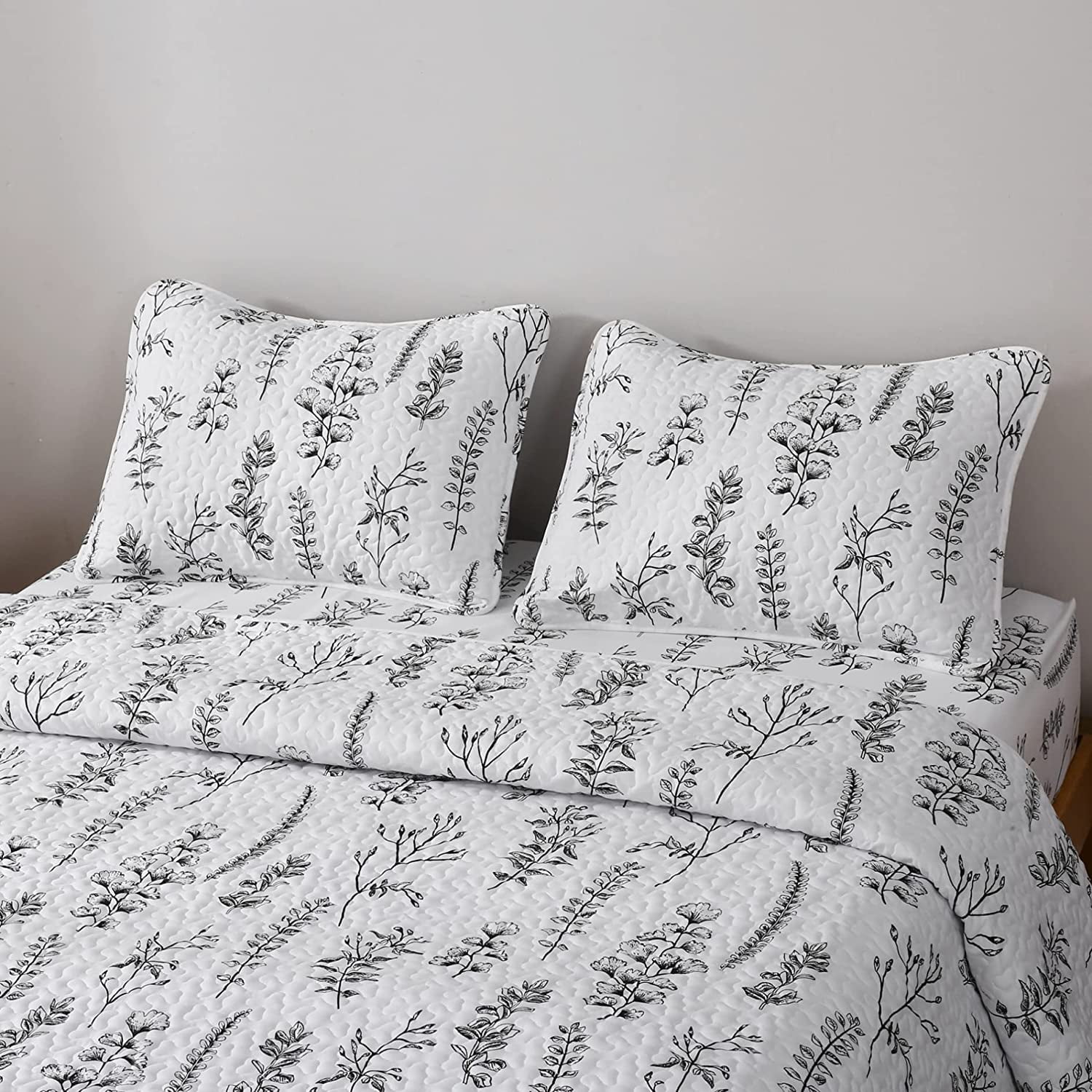 Quilt Sheet Set Bed in a Bag 7 Pieces King Size White Plant Floral Microfiber Bedding Set, Sketch Flowers Design (1 Quilt 2 Pillow Shams 1 Flat Sheet 1 Fitted Sheet 2 Pillowcases)