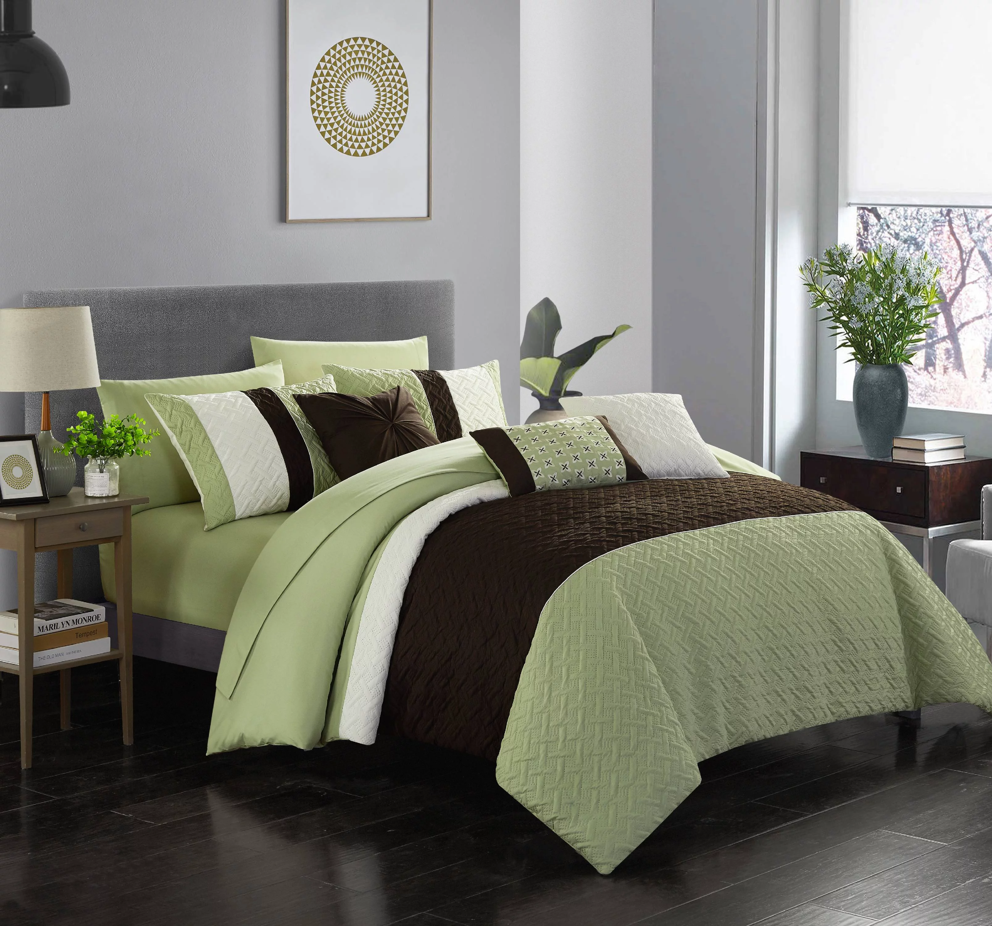 Chic Home Arza 10-Piece Color Block Embroidered Bed in a Bag Comforter Set, Queen, Green