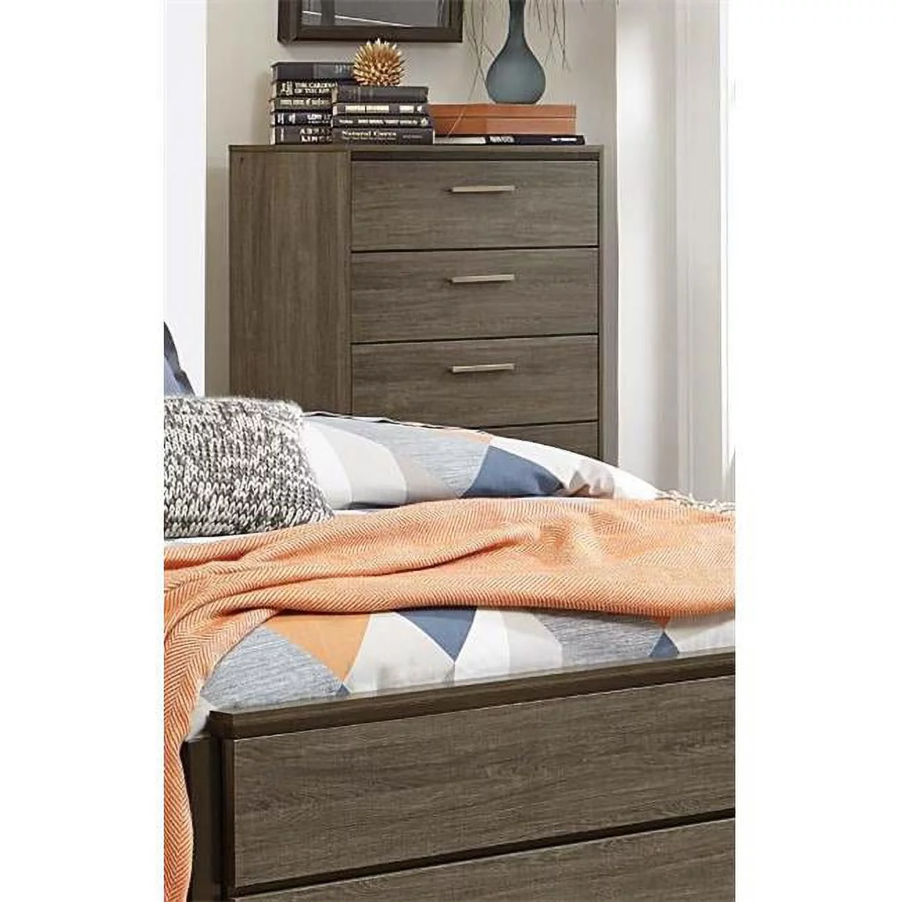 Homelegance 1936-9 Vestavia Collection Chest- Grey - 33.5 x 15.75 x 48 in.