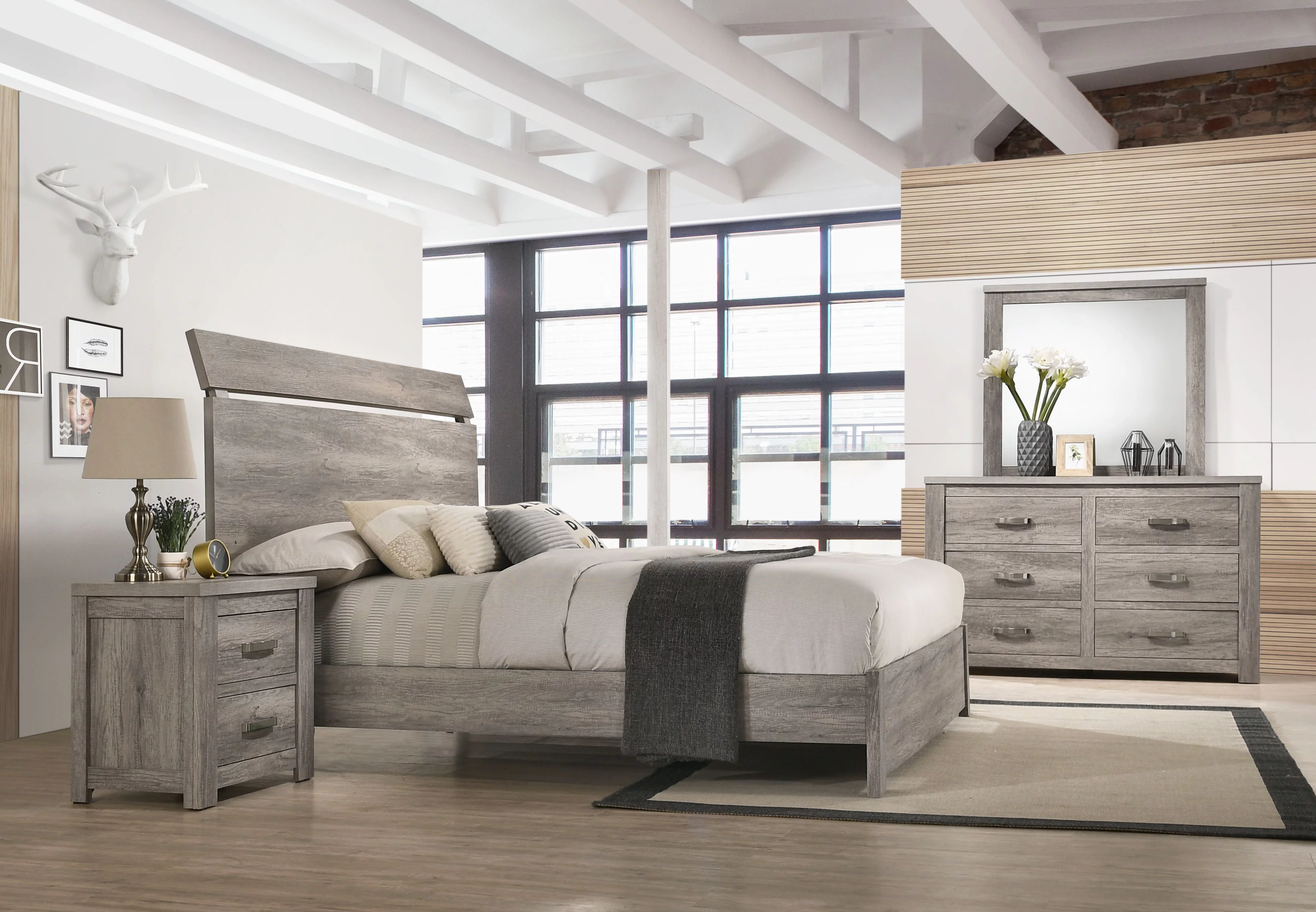 Roundhill Floren Transitional Weathered Gray Wood 4-Piece Bedroom Set, Queen