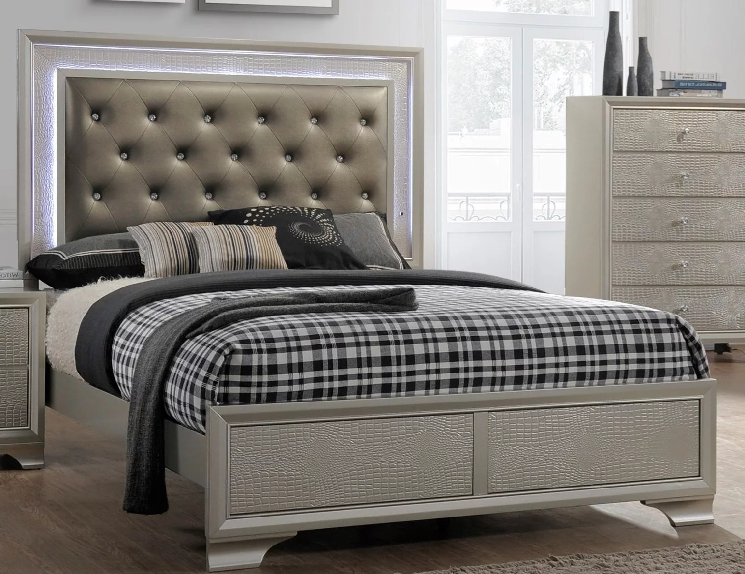 Modern Champagne Faux Finish 5pc Queen Size Bed Dresser Mirror Nightstand Wooden Furniture Set