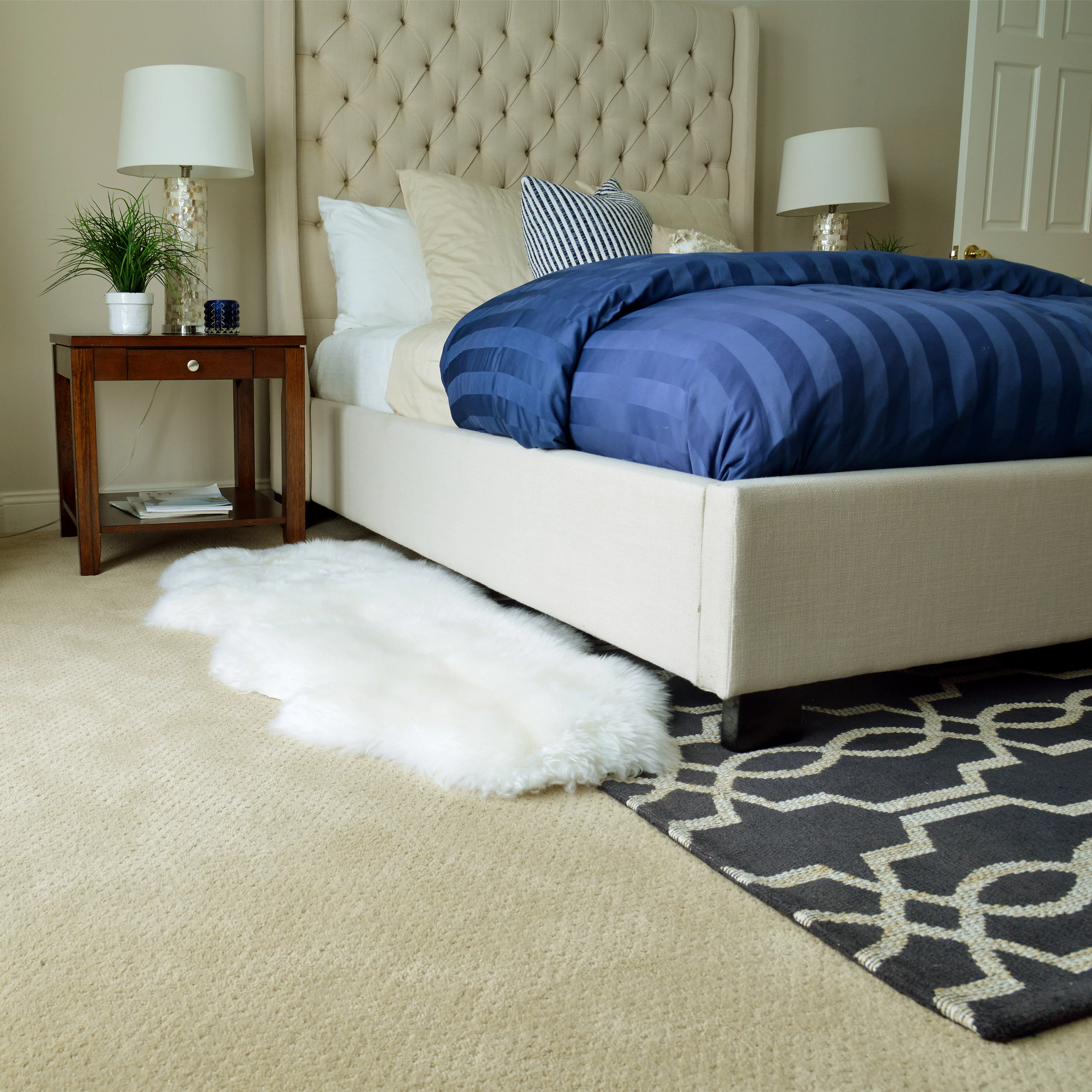 Genuine Sheepskin Area Rug Natural Wool Seat Cover Bedside Carpet w/Comb