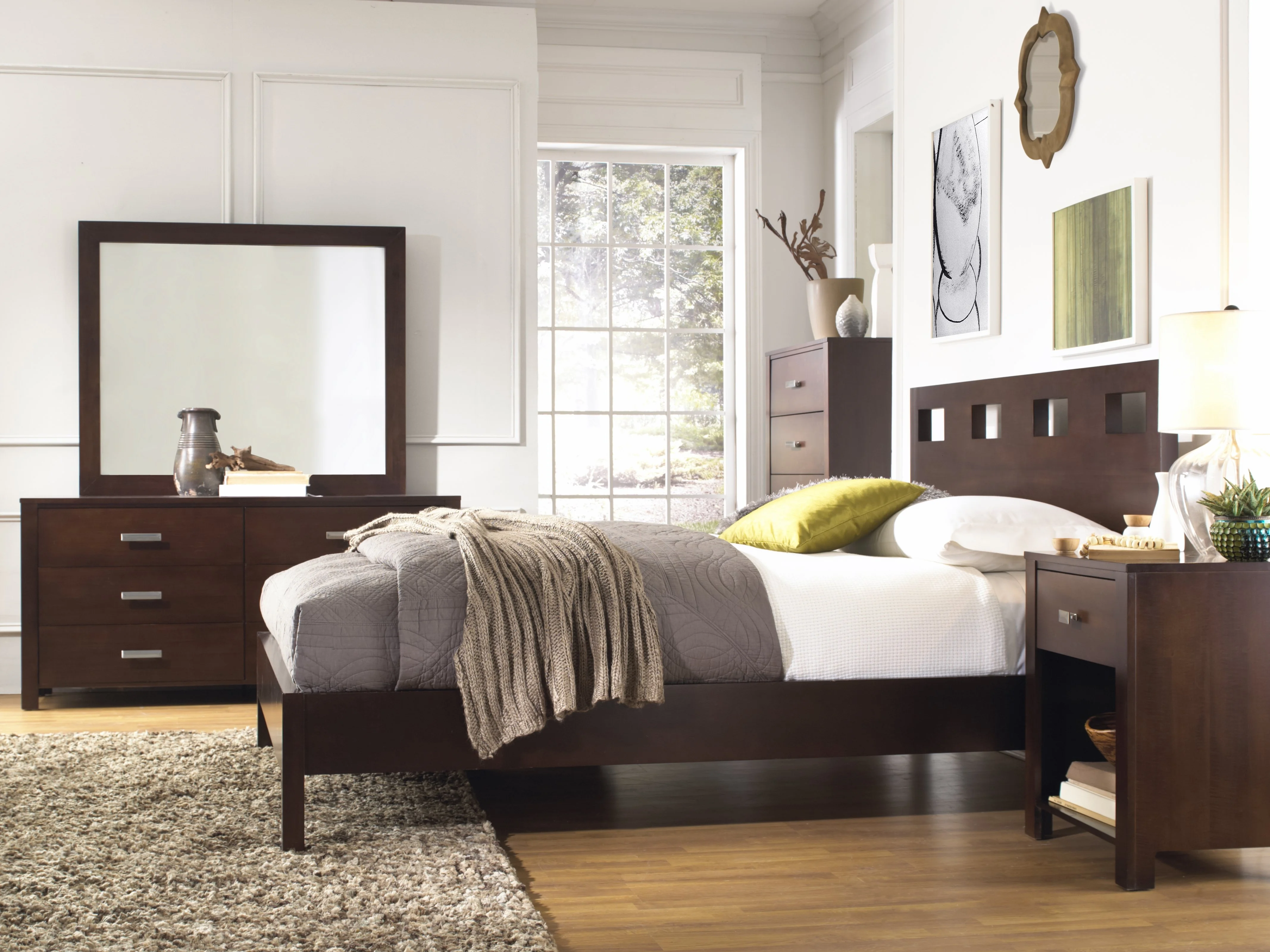 Ranshaw 5PC Queen Platform Bed, 2 Nightstand, Dresser & Mirror Set in Mocha Brown Mahogany